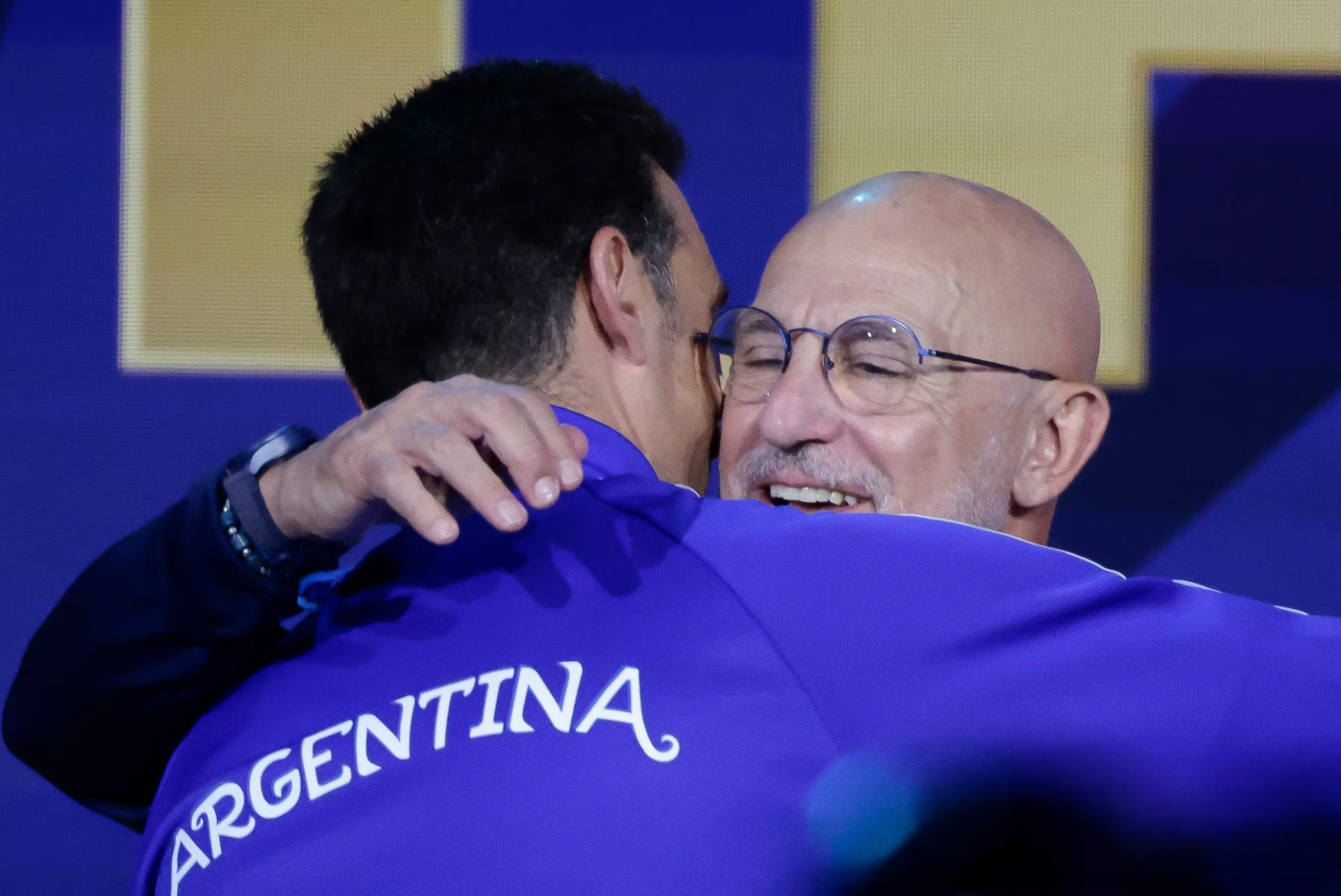 Scaloni y Luis de la Fuente eran alumno y profesor, antes de luchar por el titulo mas importante del fútbol mundial (EFE)