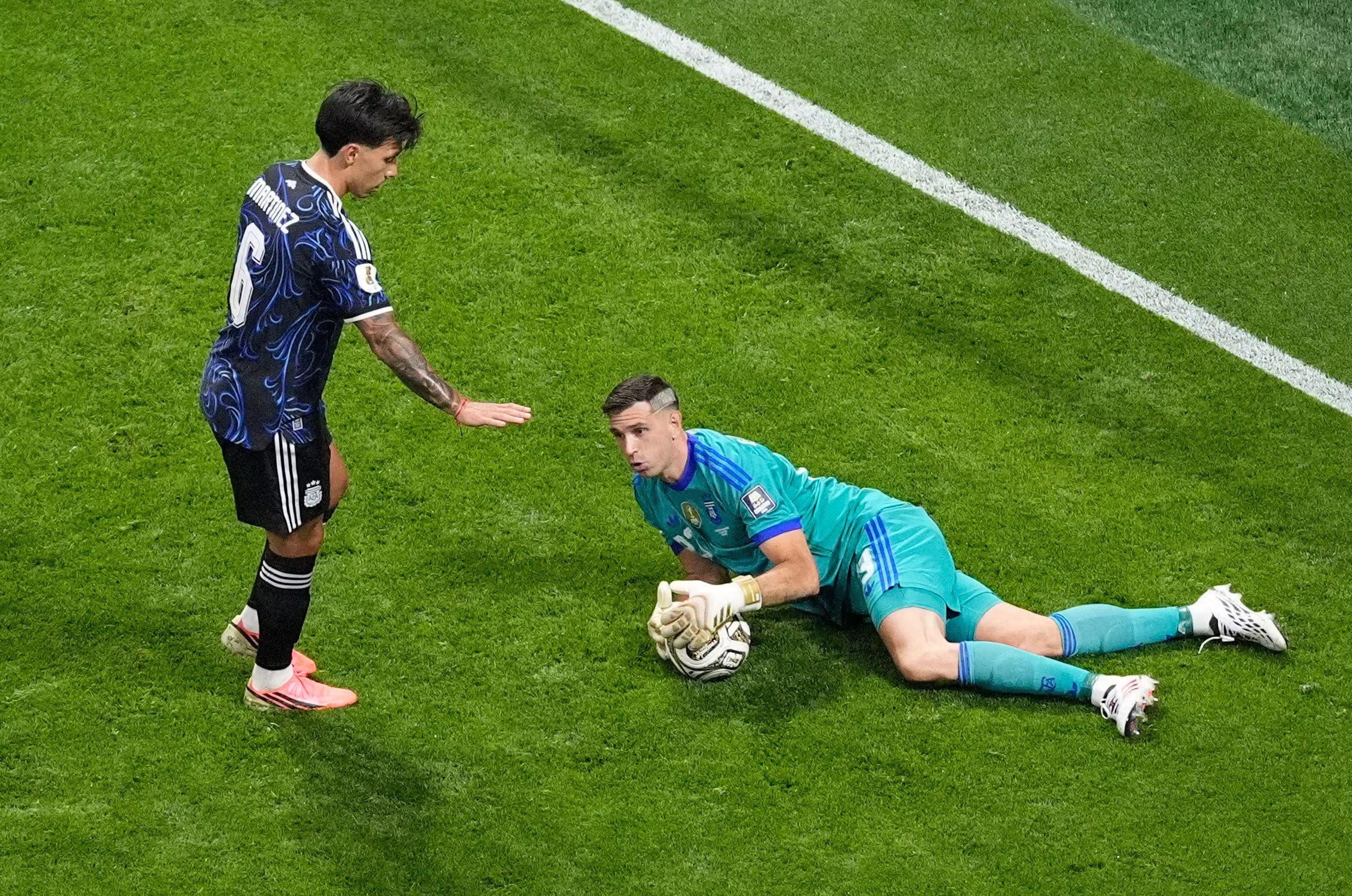 Al Dibu Martinez solo le anotaron siete tantos en esta edición del Mundial (Reuters)