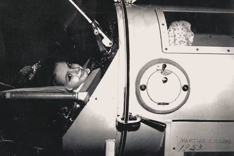 Martha Lillard quedó paralizada del cuello hacia abajo por la polio y tuvo que aprender a respirar con un pulmón de acero (Instagram: @amanchor).