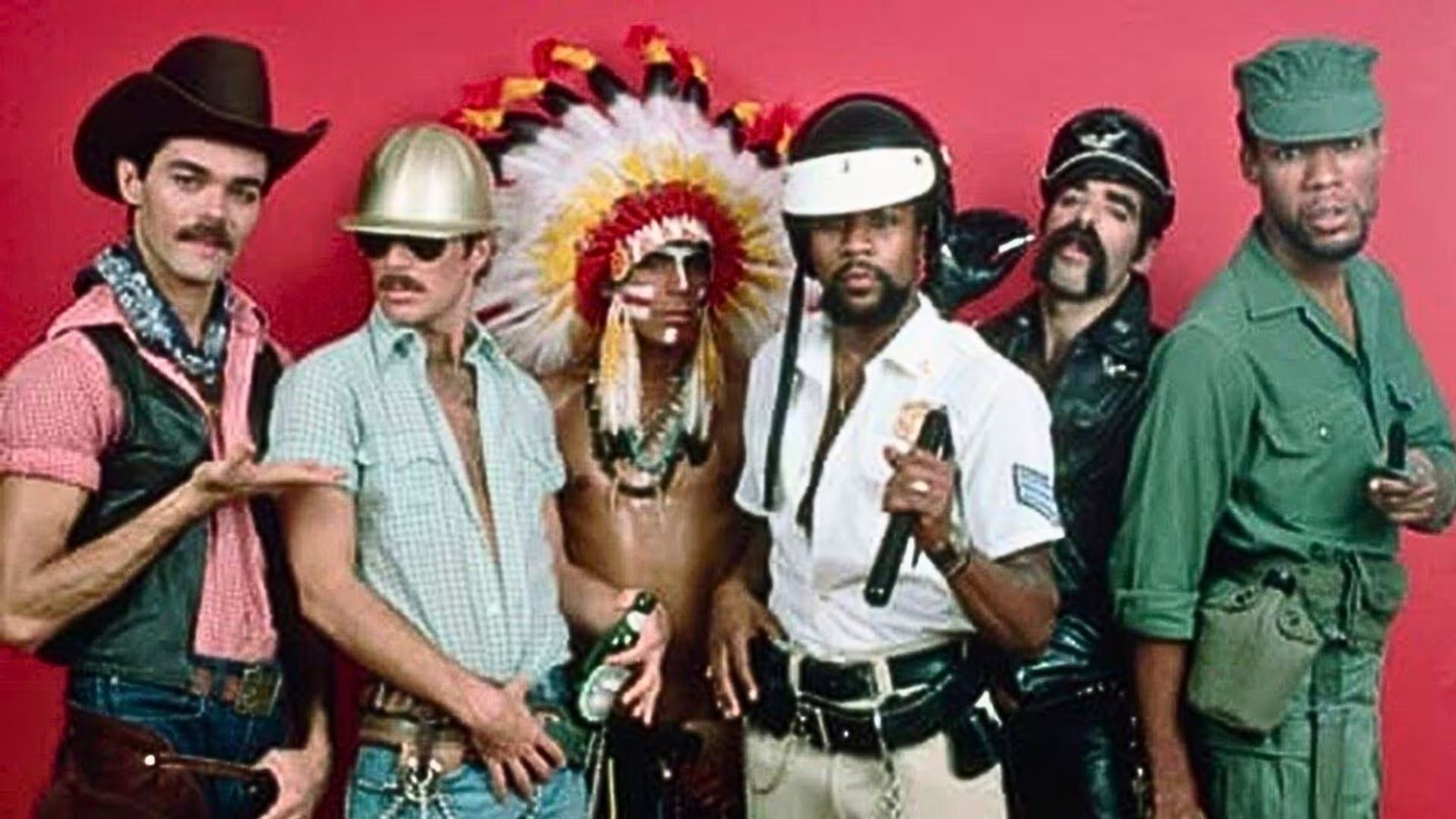 Village People fue concebido a partir de estereotipos masculinos de la cultura gay neoyorquina y tomó su nombre del barrio de Greenwich Village