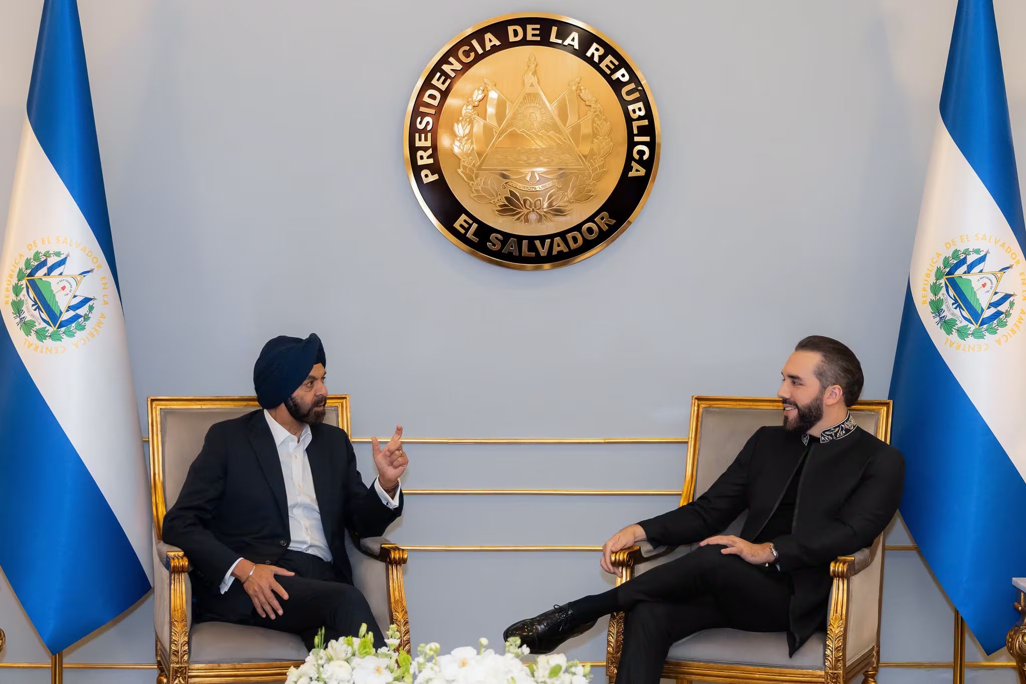 Ajay Banga y el Gobierno de El Salvador abrieron una nueva etapa de cooperación internacional centrada en innovación tecnológica y capital humano. (Foto cortesía Secretaría de Prensa de la Presidencia)