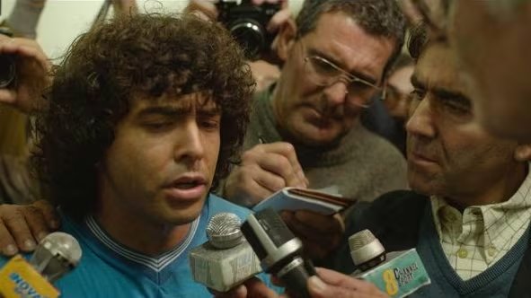 Nazareno Casero interpreta a la leyenda del fútbol Diego Maradona
