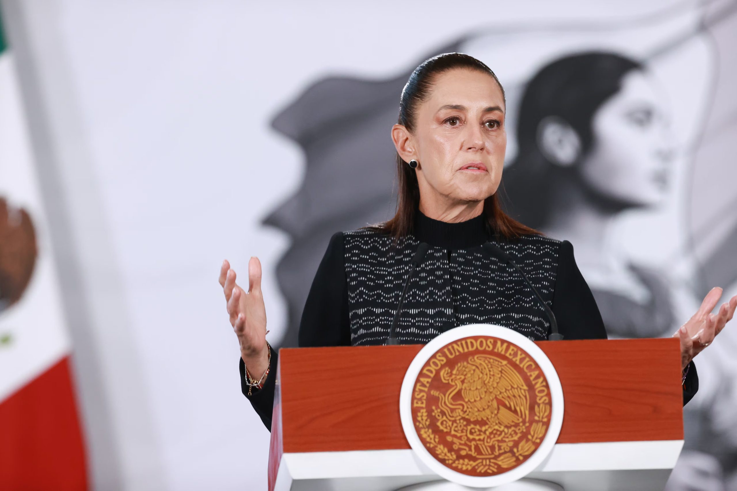 La presidenta de México, Claudia Sheinbaum, habla durante una rueda de prensa este miércoles, en Palacio Nacional de la Ciudad de México (México). EFE/ Mario Guzmán
