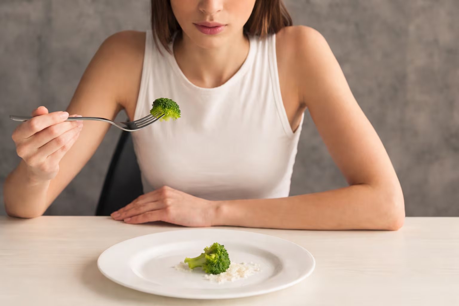 Las dietas restrictivas pueden afectar la salud hormonal y el rendimiento, una alimentación equilibrada es fundamental para atletas (Imagen Ilustrativa Infobae)