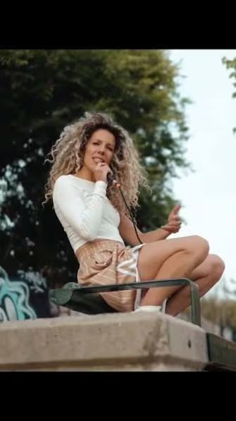 En su canción 