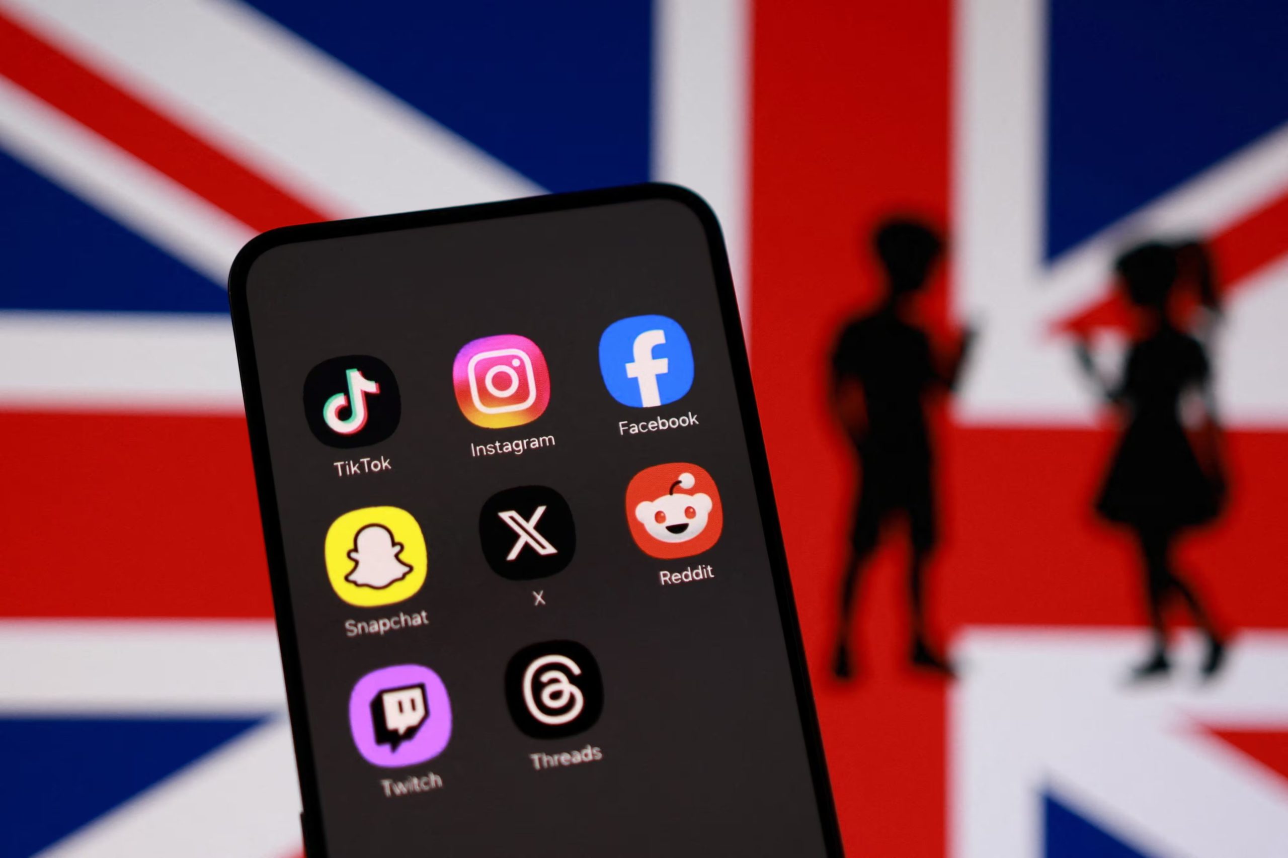 Países europeos trabajan en reglas comunitarias para el uso de las redes sociales en adolescentes y niños. REUTERS/Dado Ruvic