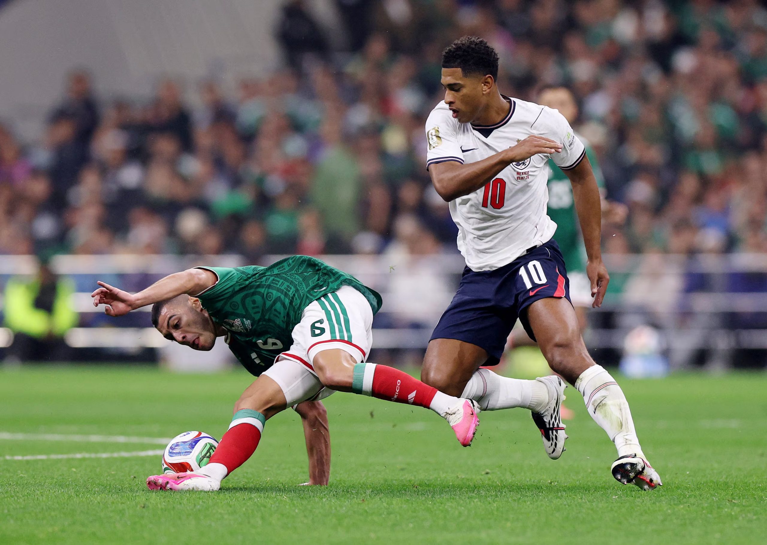 Jude Bellingham elogió a Erik Lira después de los octavos de final del Mundial 2026 situándolo en el radar internacional. REUTERS/Raquel Cunha