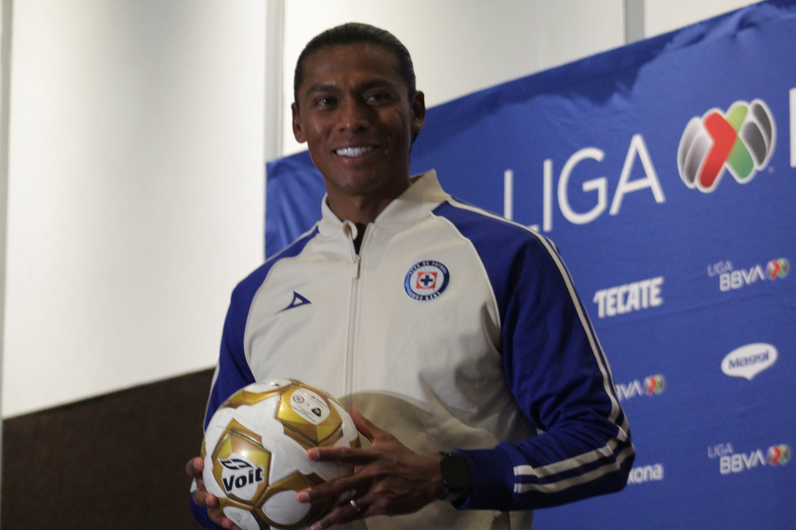 Joel Huiqui afirmó que, sin oferta formal, Erik Lira se presentará la próxima semana para la Jornada 1 del Apertura 2026 con Cruz Azul. (Luz Coello/ Infobae México)