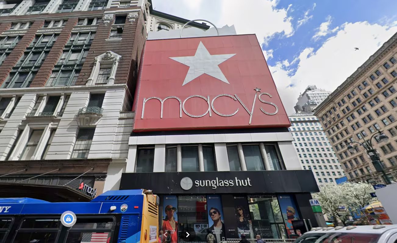 Nueva York inició el retiro del cartel de Macy’s en Herald Square, en la esquina de Broadway y West 34th Street (Captura Google Maps)