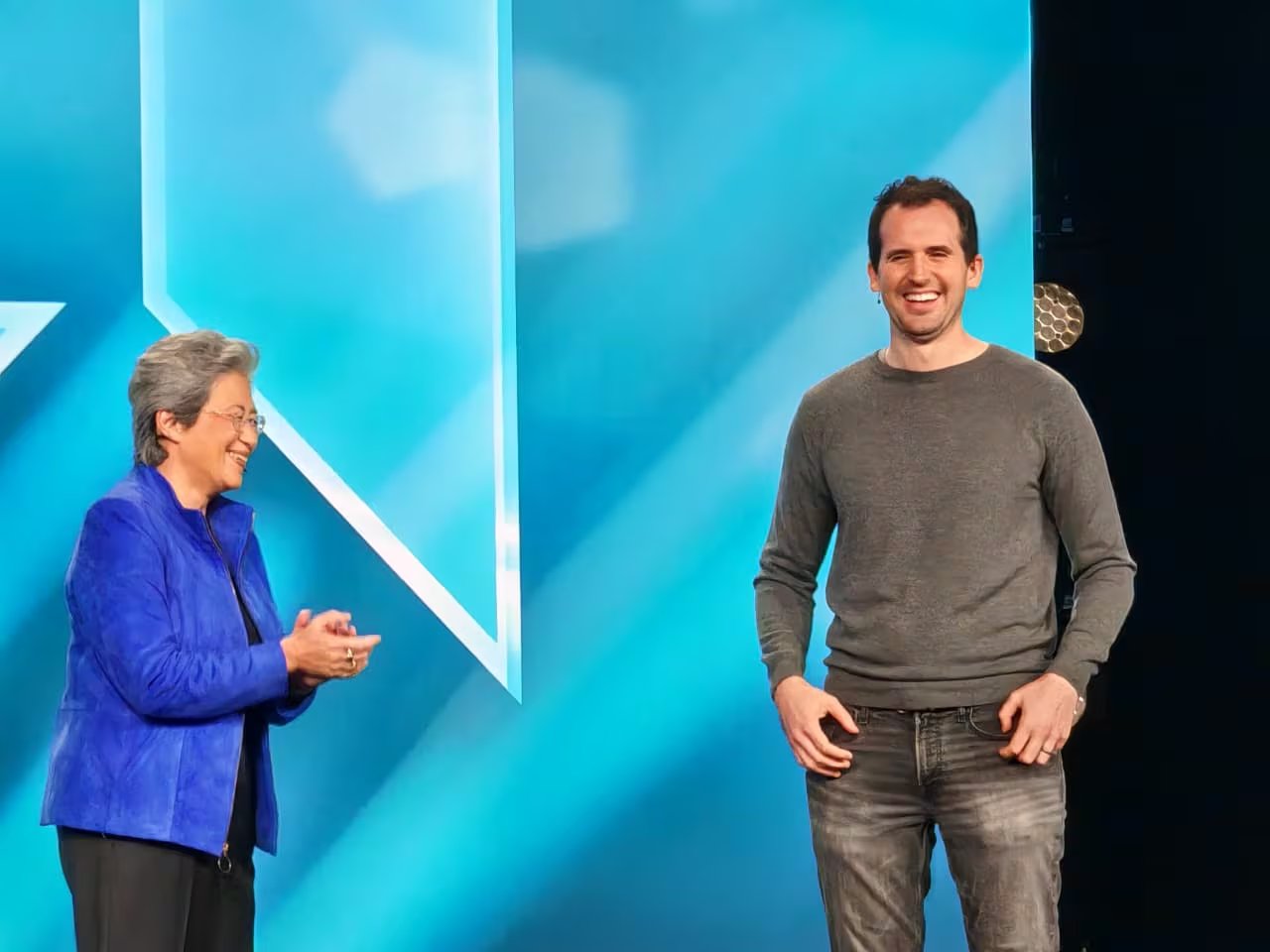 Millones de usuarios en el mundo con Claude no tienen ni idea el monstruo en infraestructura que tiene cada empresa de tecnología. AMD se une para ello.
