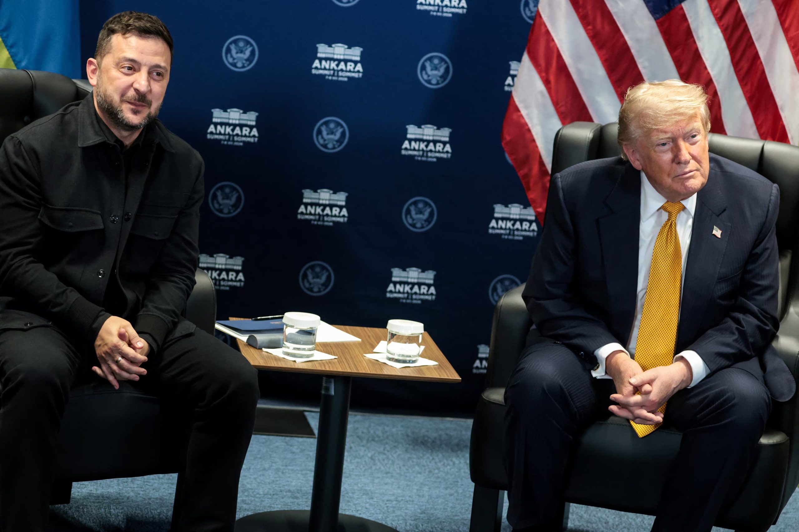 El presidente de Estados Unidos, Donald Trump, y su par ucraniano, Volodímir Zelensky, durante una reunión bilateral en el marco de la cumbre de la OTAN, en el complejo presidencial de Bestepe, en Ankara, Turquía, el 8 de julio de 2026 (REUTERS/Jonathan Ernst)