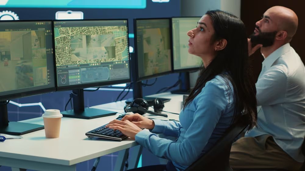 El análisis de BlueSpace indicó que los escritorios virtuales pueden recortar los costos operativos entre 40% y 70%.