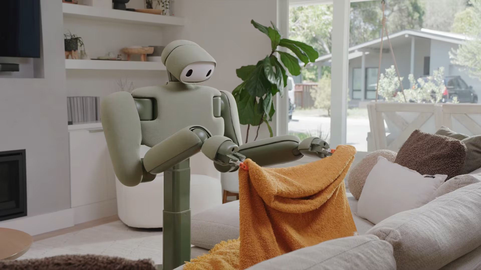 Weave Robotics plantea que Isaac 1 se diferencia de otros robots domésticos por su menor precio frente a modelos como Neo de 1X y por su foco en la automatización doméstica.