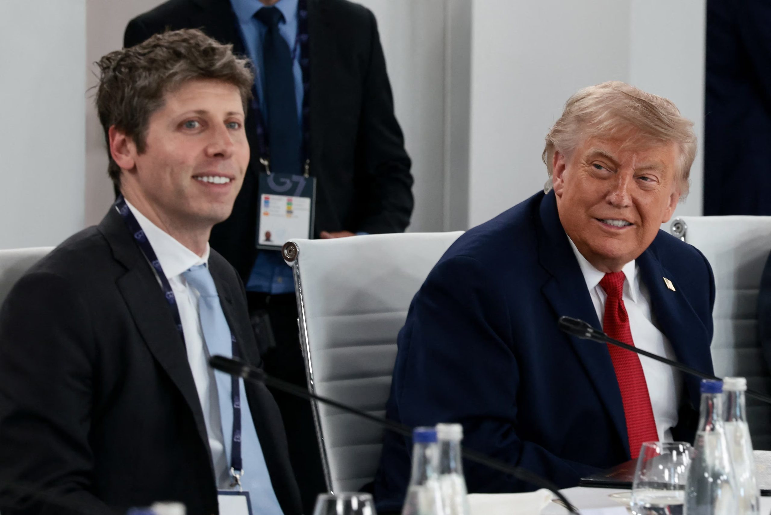 Sam Altman y Donald Trump habrían tenido más de una reunión para acordar la participación del gobierno de Estados Unidos en OpenAI. REUTERS/Evelyn Hockstein