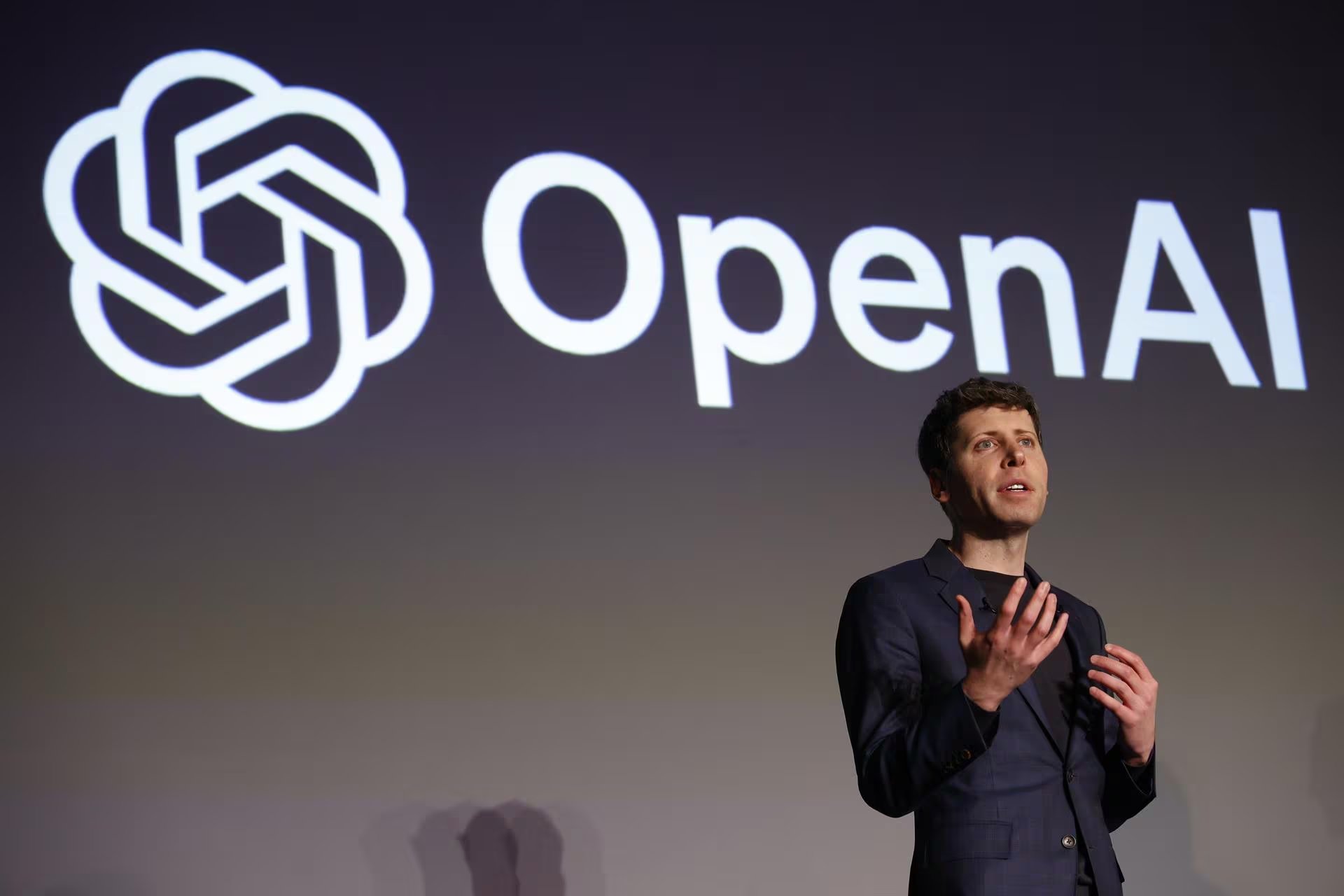 El mismo Sam Altman estaría liderando las conversaciones con el gobierno de Estados Unidos para que tengan un 5% de la participación de OpenAI.