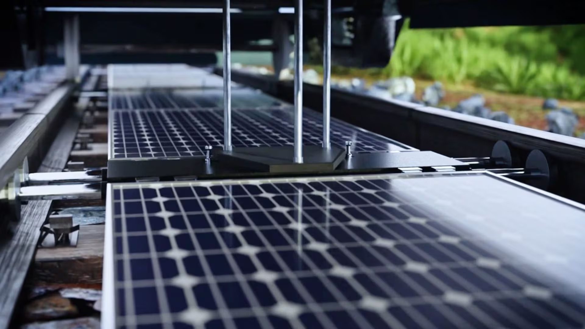 El proyecto en Buttes desplegó 100 metros de módulos fotovoltaicos en una línea en servicio, con resultados alentadores en 12 meses (Sun Ways)