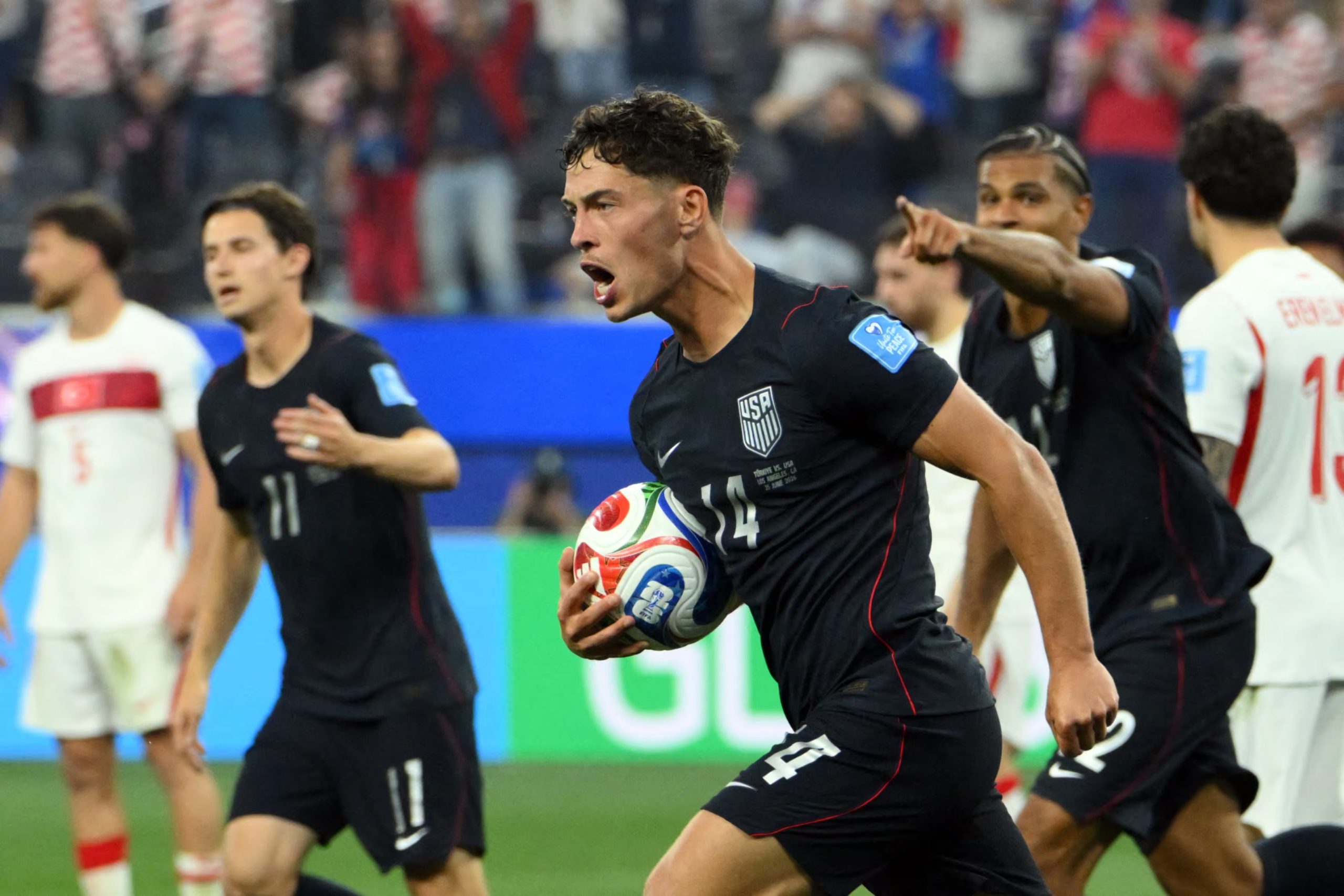 Estados Unidos se medirá ante Bosnia en la instancia eliminatoria del Mundial (Photo by Patrick T. FALLON / AFP)