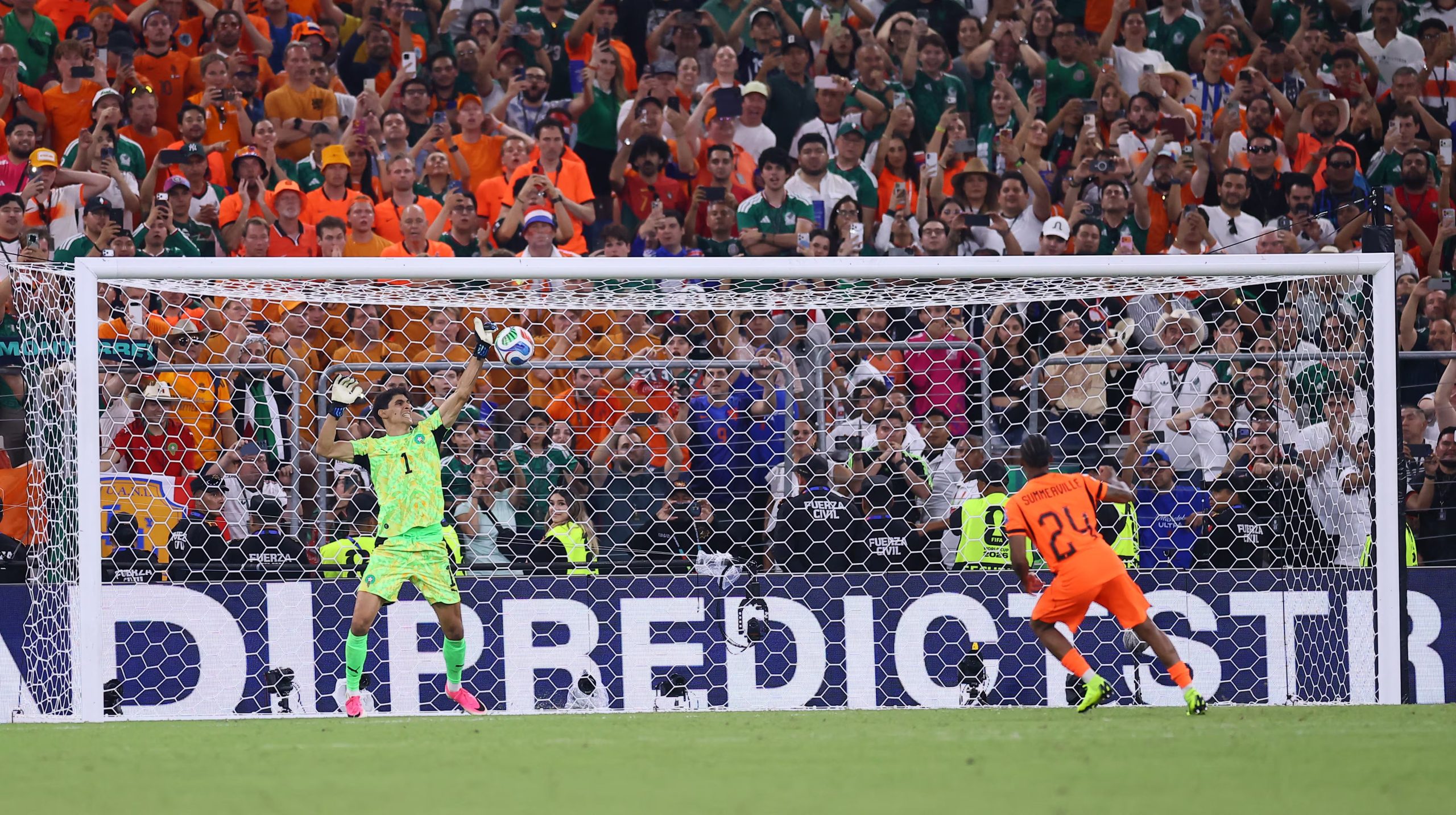 La neurociencia y la psicología deportiva indican que la ansiedad, el miedo al fallo y la percepción del entorno influyen en la ejecución del penal (REUTERS/Eloisa Sanchez)
