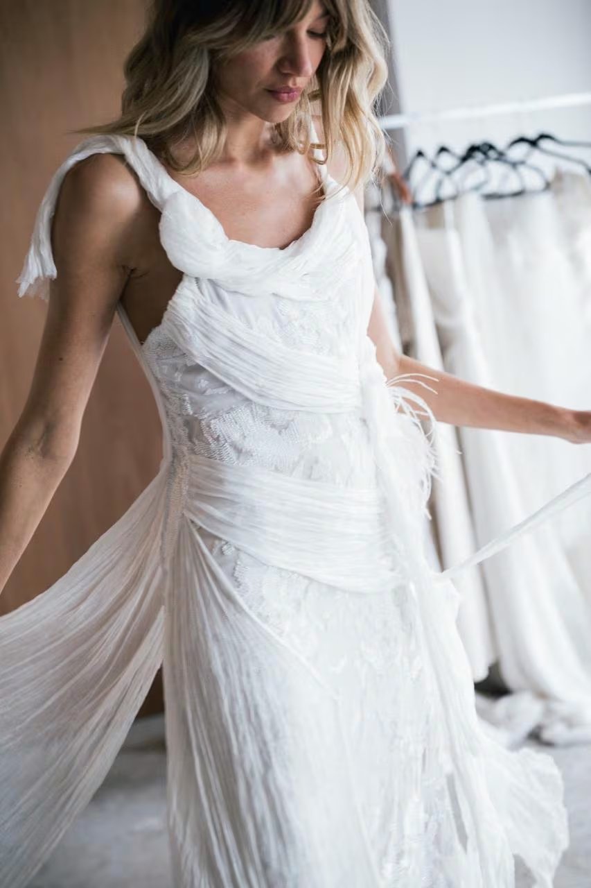 La nueva propuesta de vestidos de novia refleja el sello artesanal y la búsqueda estética que caracteriza a la diseñadora 