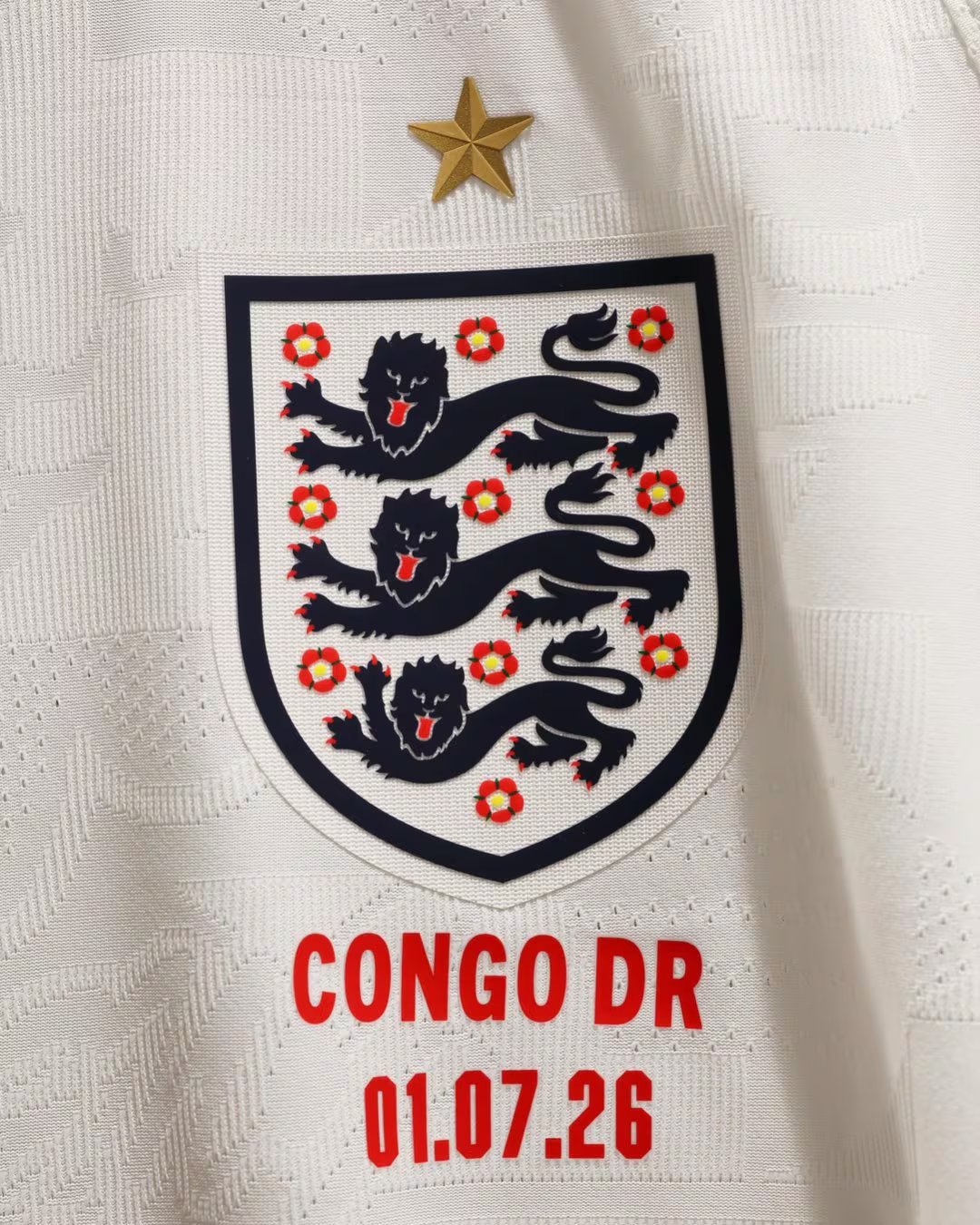 El escudo también incluye una estrella dorada que recuerda el único campeonato mundial de Inglaterra, conseguido en 1966. (X/ @England)