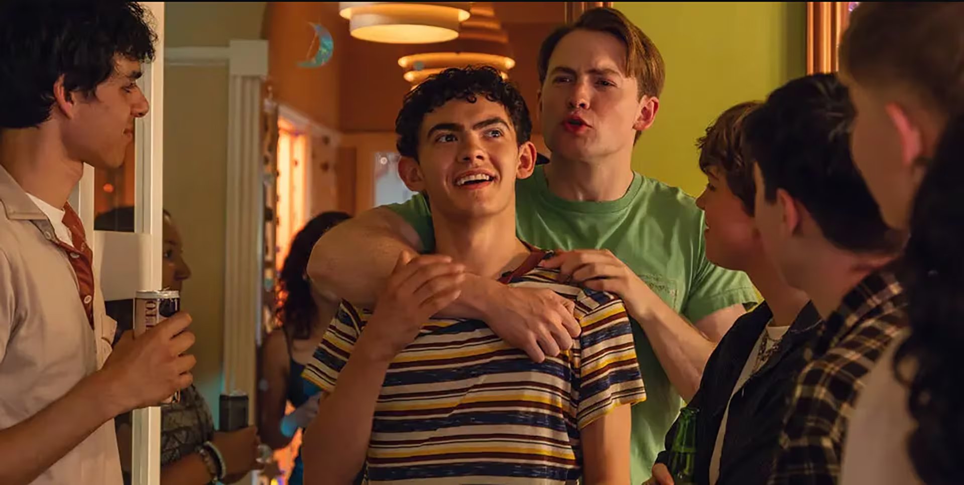 El estreno de Heartstopper en Netflix el 22 de abril de 2022 impulsó las ventas semanales de los libros en 76.349 ejemplares en once mercados - (Netflix)