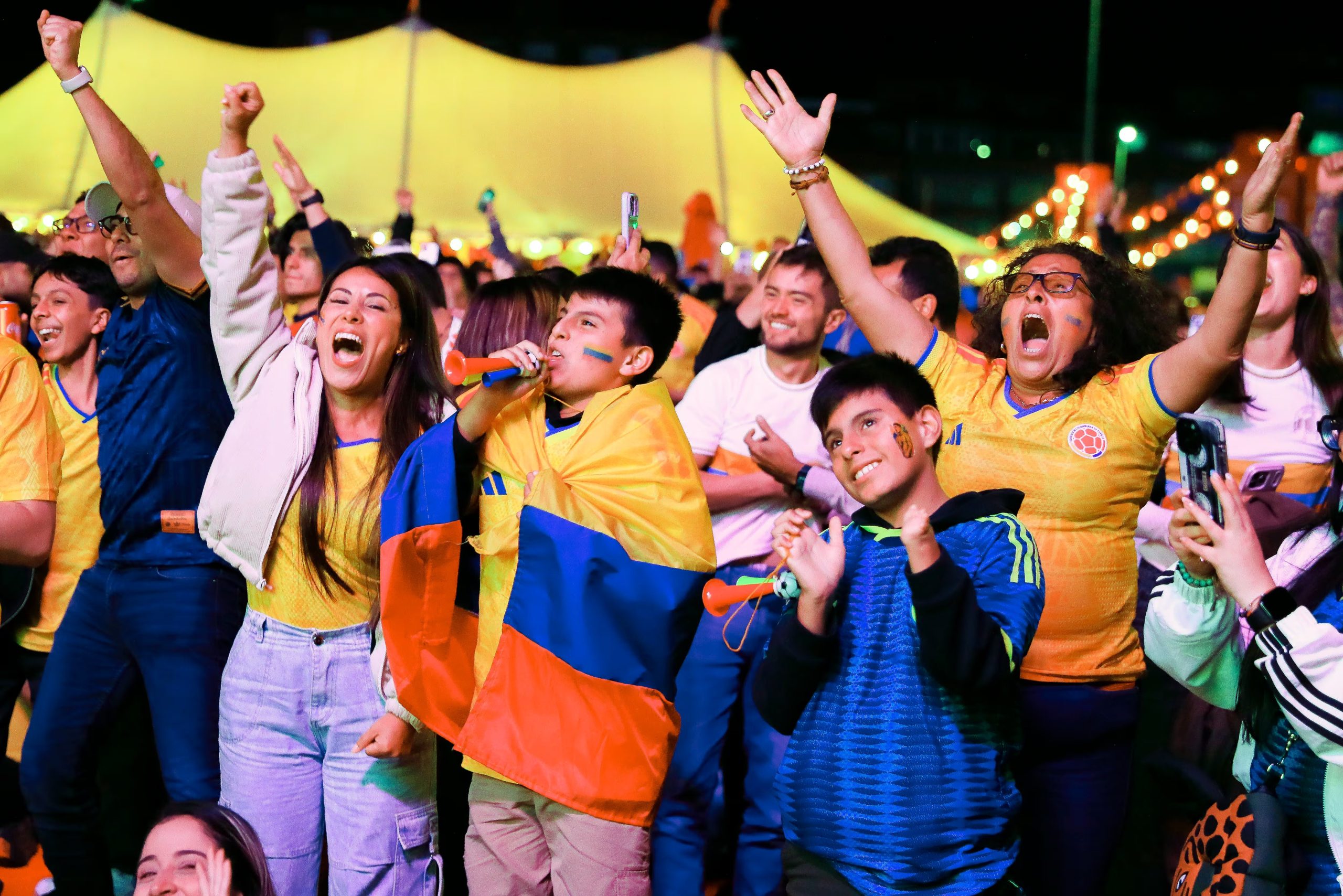 Estudios sobre Mundiales asociaron los partidos de alta carga emocional con más eventos cardiovasculares en personas con factores de riesgo (EFE/Carlos Ortega)
