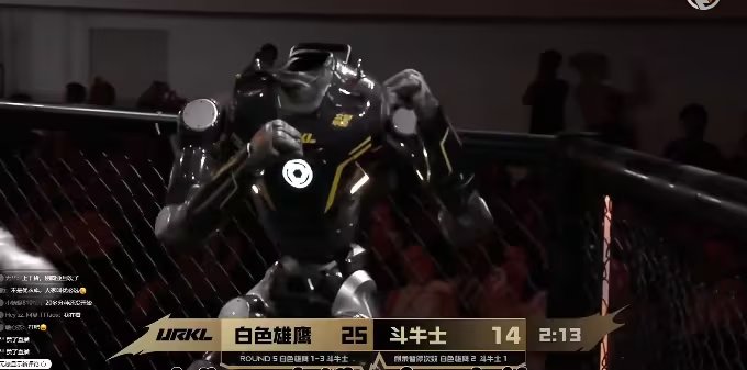 Robot humanoides son puestos a prueba en un enfrentamiento en un cuadrilátero. (X)