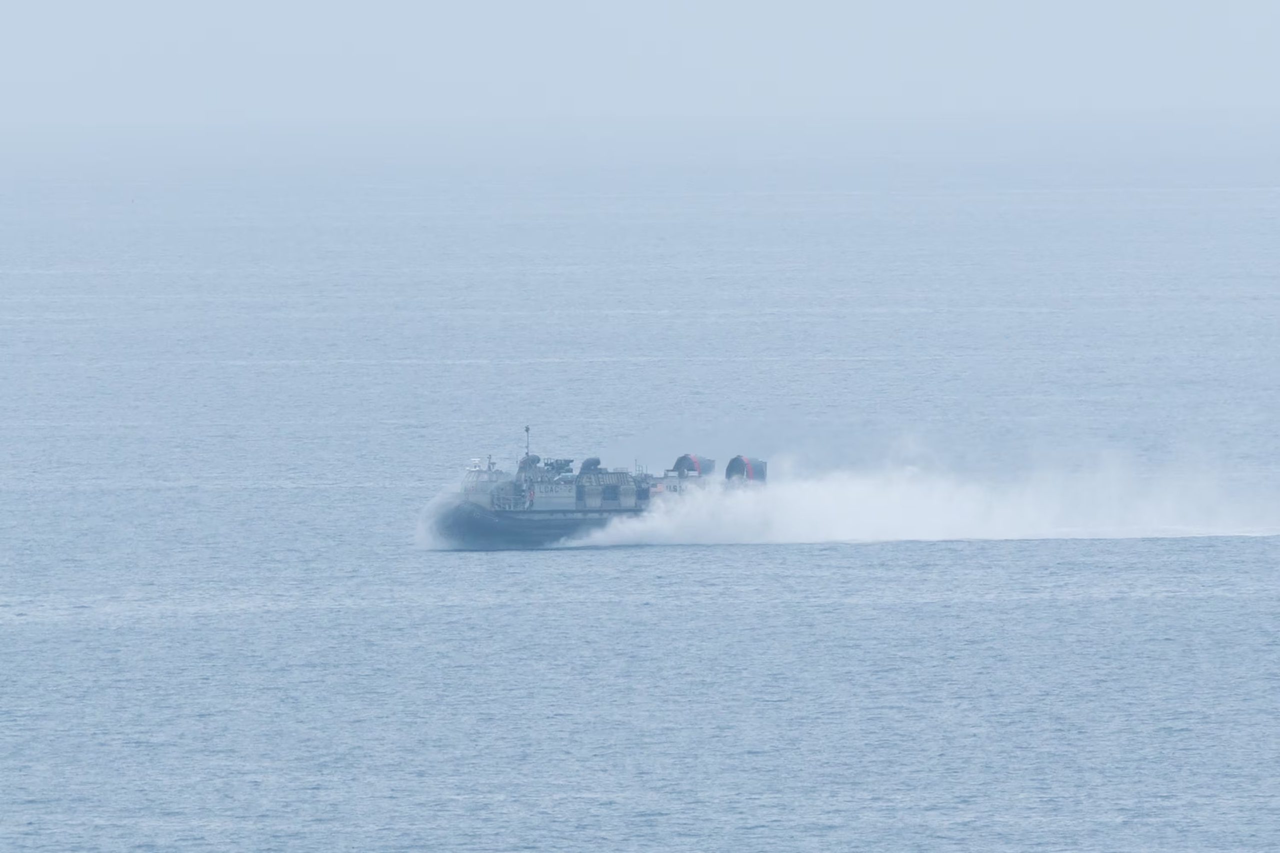 El hovercraft amplió las posibilidades de desembarco al permitir operaciones en cerca del 70% de las playas del mundo (REUTERS/Mike Blake)