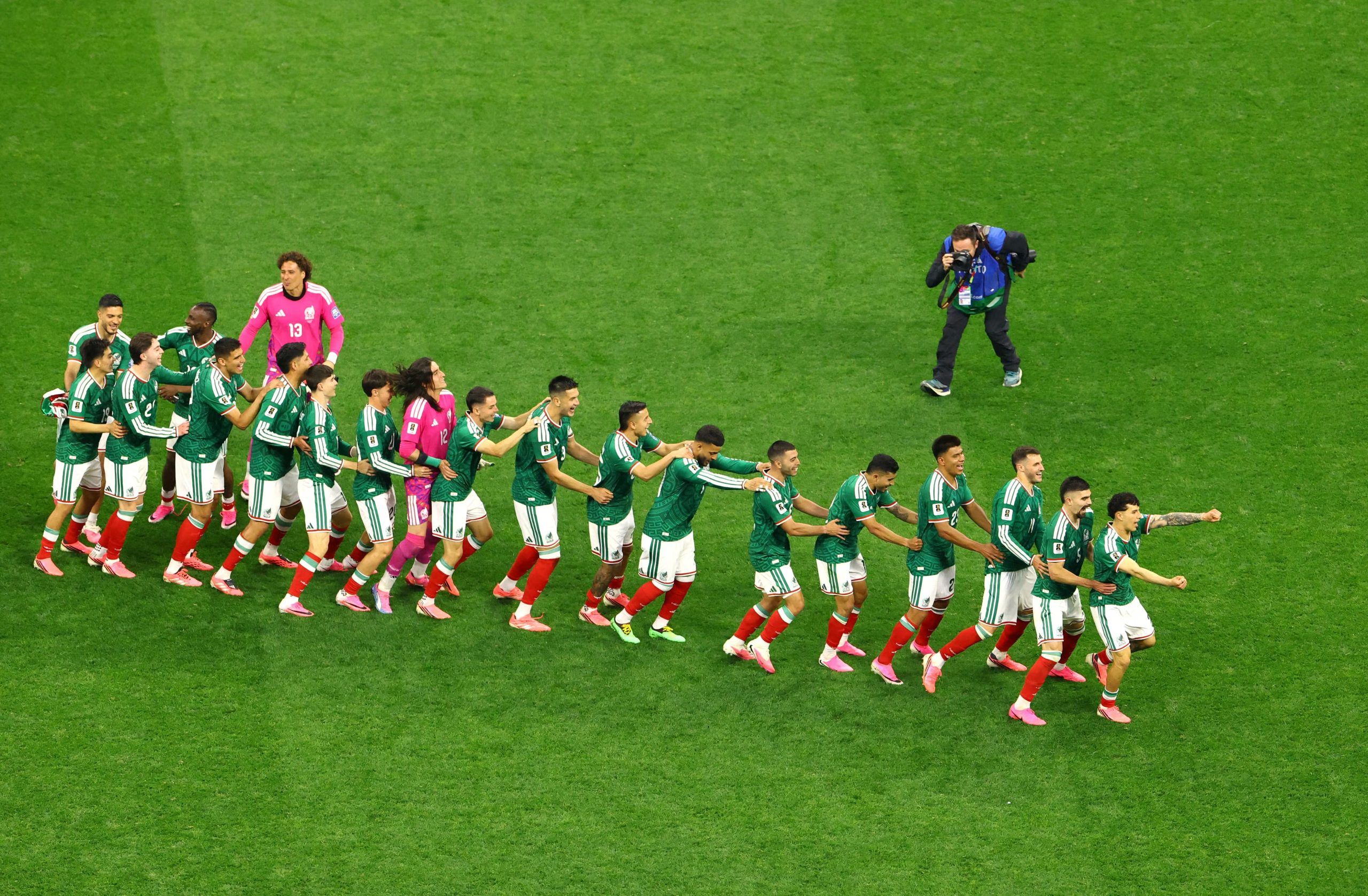 Los jugadores de México celebran tras el partido. REUTERS/Henry Romero