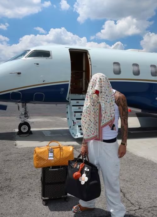 Ryan Castro mostró el lujoso Hermès que usa en sus viajes y su precio puede llegar a 150 millones de pesos - crédito @ryancastro/IG