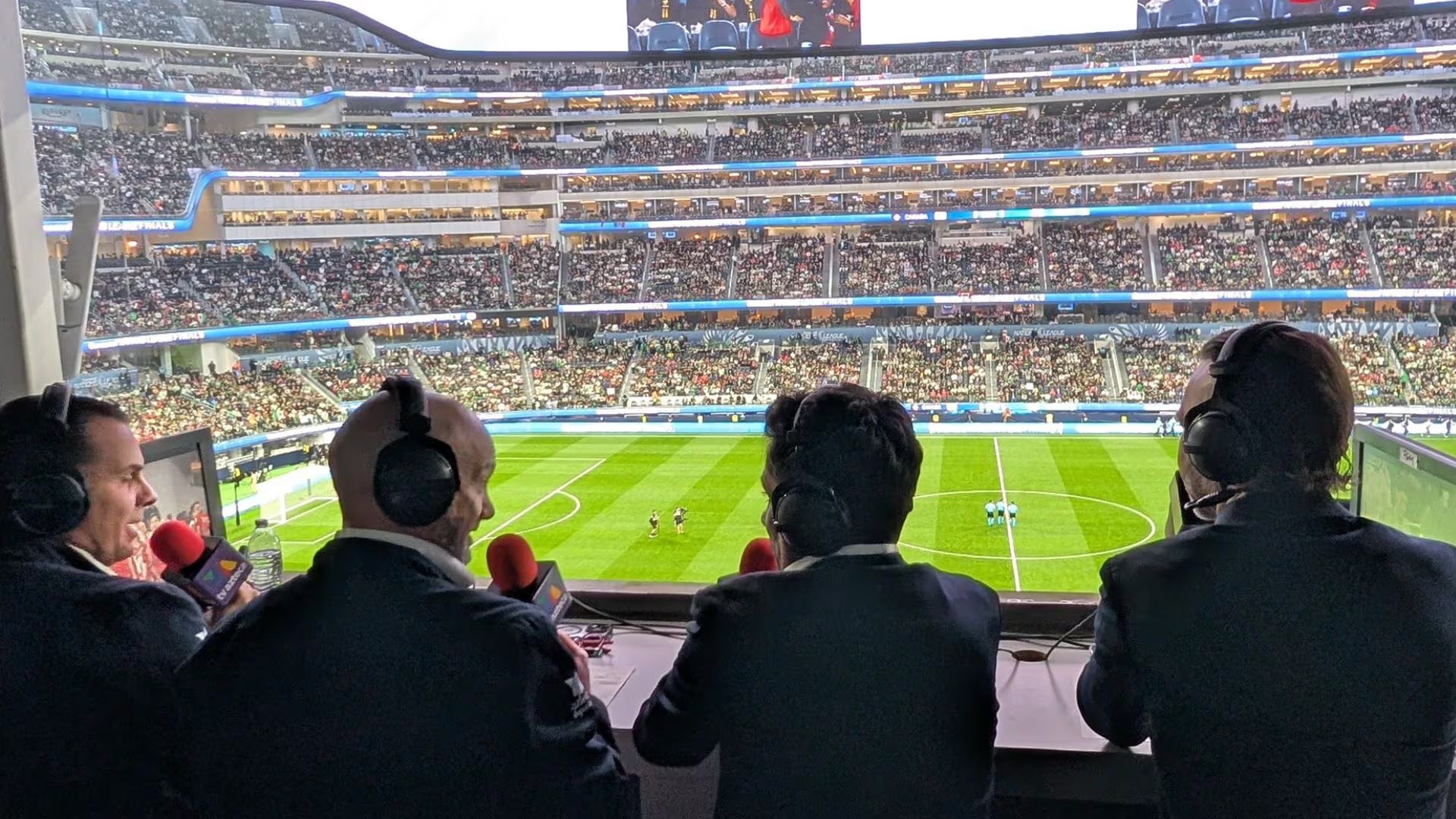 Christian Martinoli justificó la pausa de rehidratación en el Mundial 2026 y reveló cuántos millones pagó TV Azteca (X@FarsantesG)