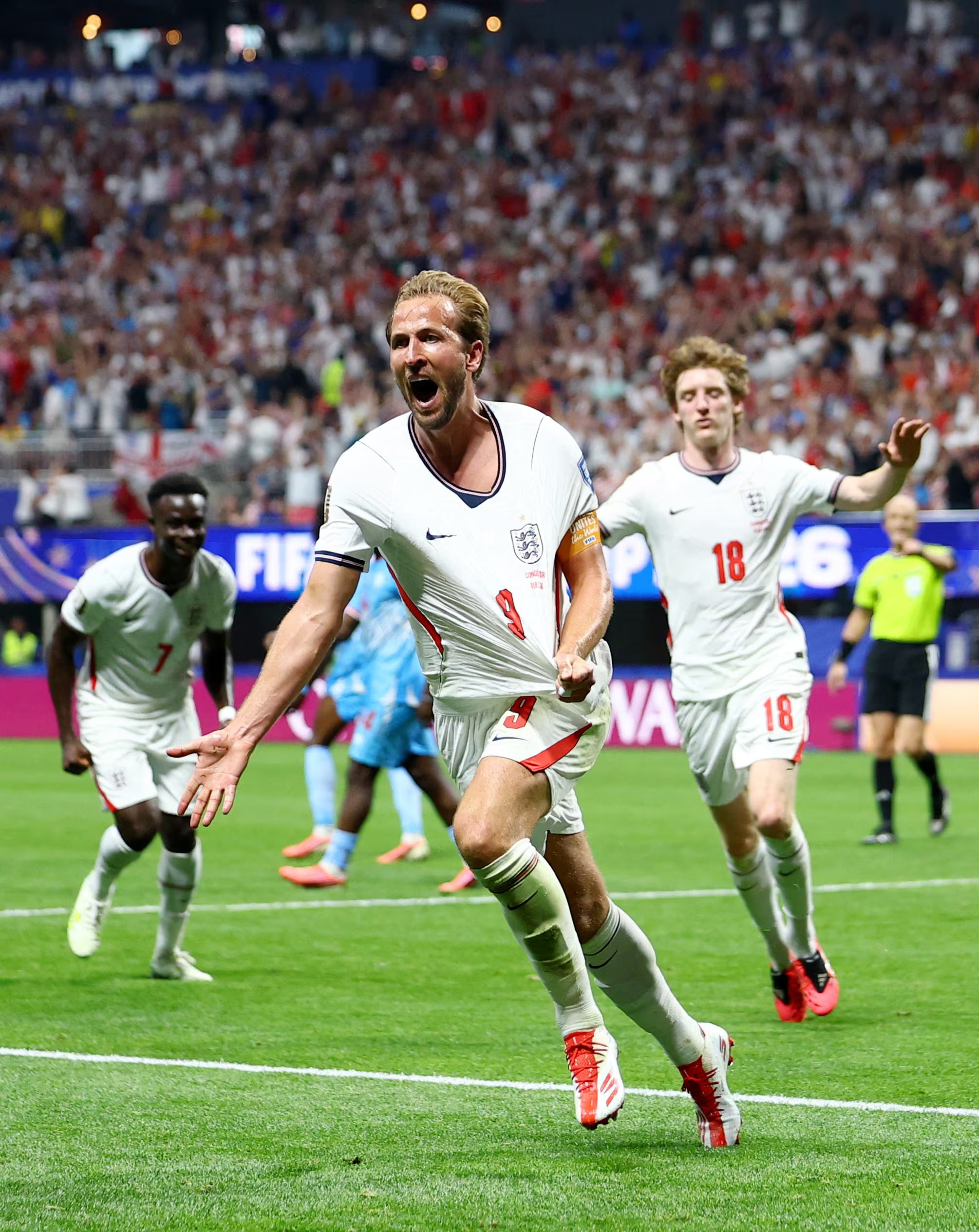 Inglaterra se clasificó a octavos con un agónico doblete de Harry Kane ante República Democrática del Congo. REUTERS/Claudia Greco