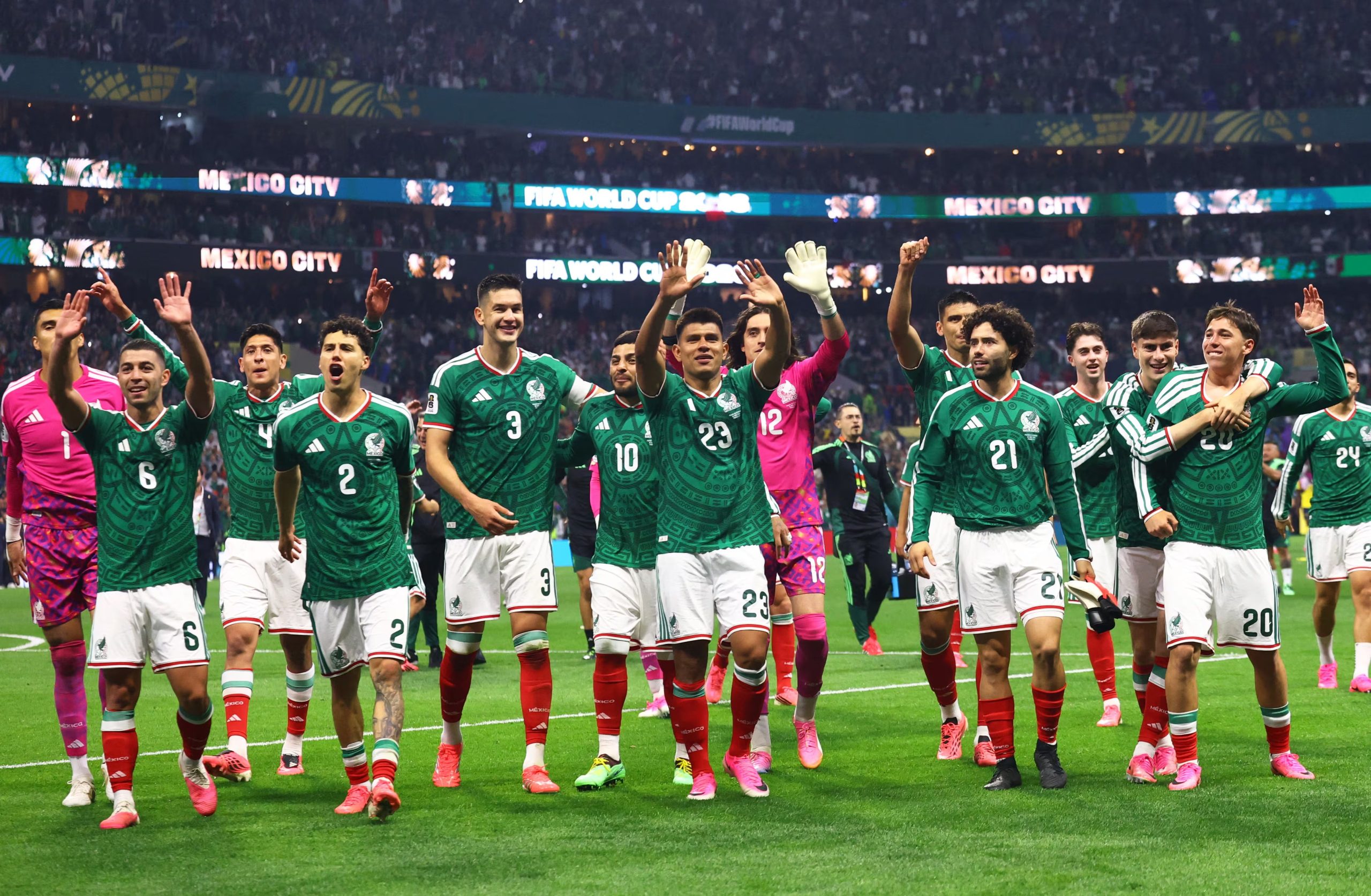 Aunque Inglaterra parte como favorita por su plantel repleto de estrellas en Europa, el modelo proyecta una victoria cerrada para el Tri, que se valdrá de su gran momento y del impulso de su afición en el Coloso de Santa Úrsula. REUTERS/Raquel Cunha