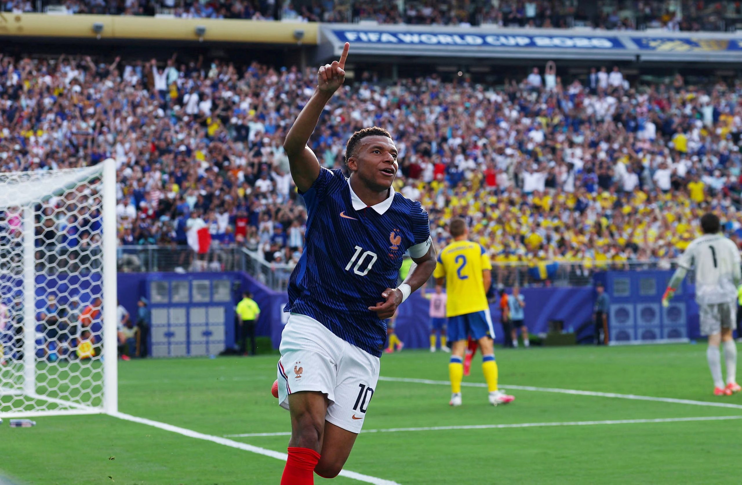 Kylian Mbappé festeja uno de sus goles ante Suecia. Francia asoma como una de las candidatas al título en el Mundial 2026 (Reuters/Vincent Carchietta)