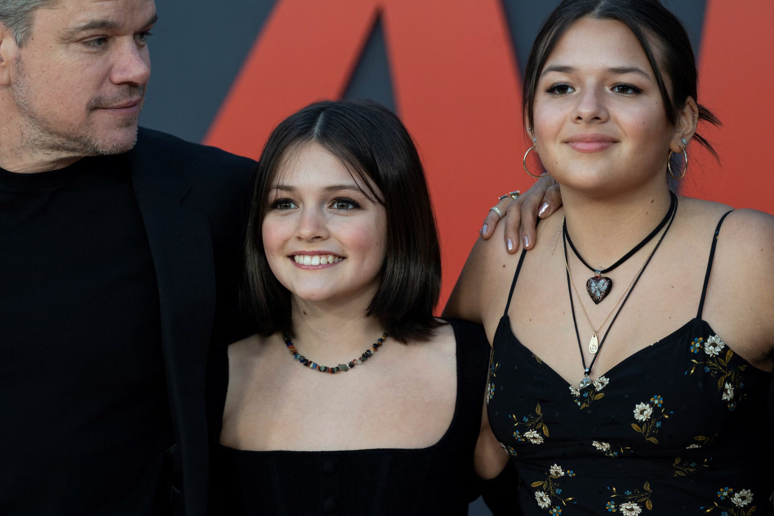 Stella y Gia Damon en la premiere de 