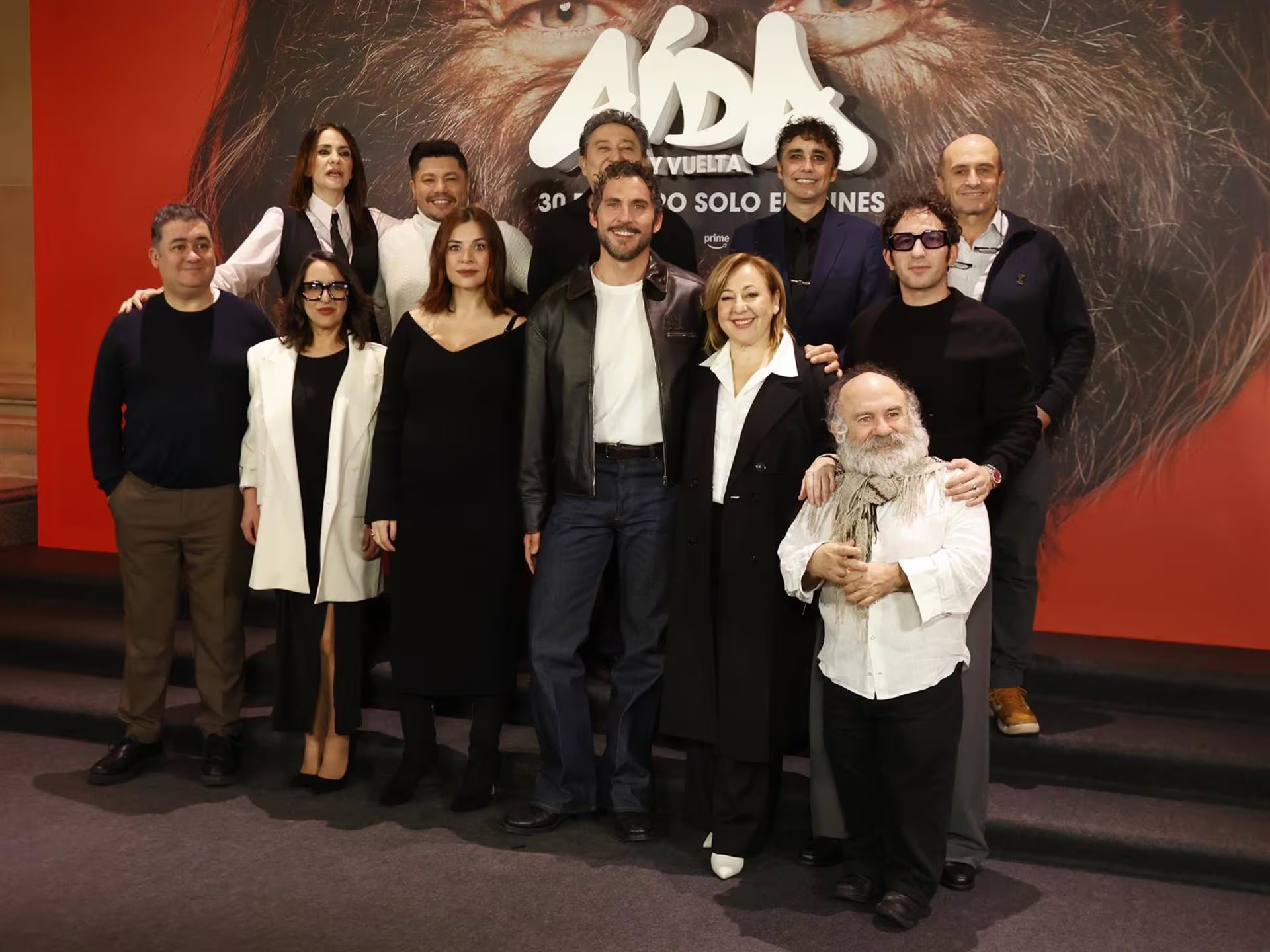 Pepa Rus junto al reparto de 'Aída y vuelta' (Europa Press)