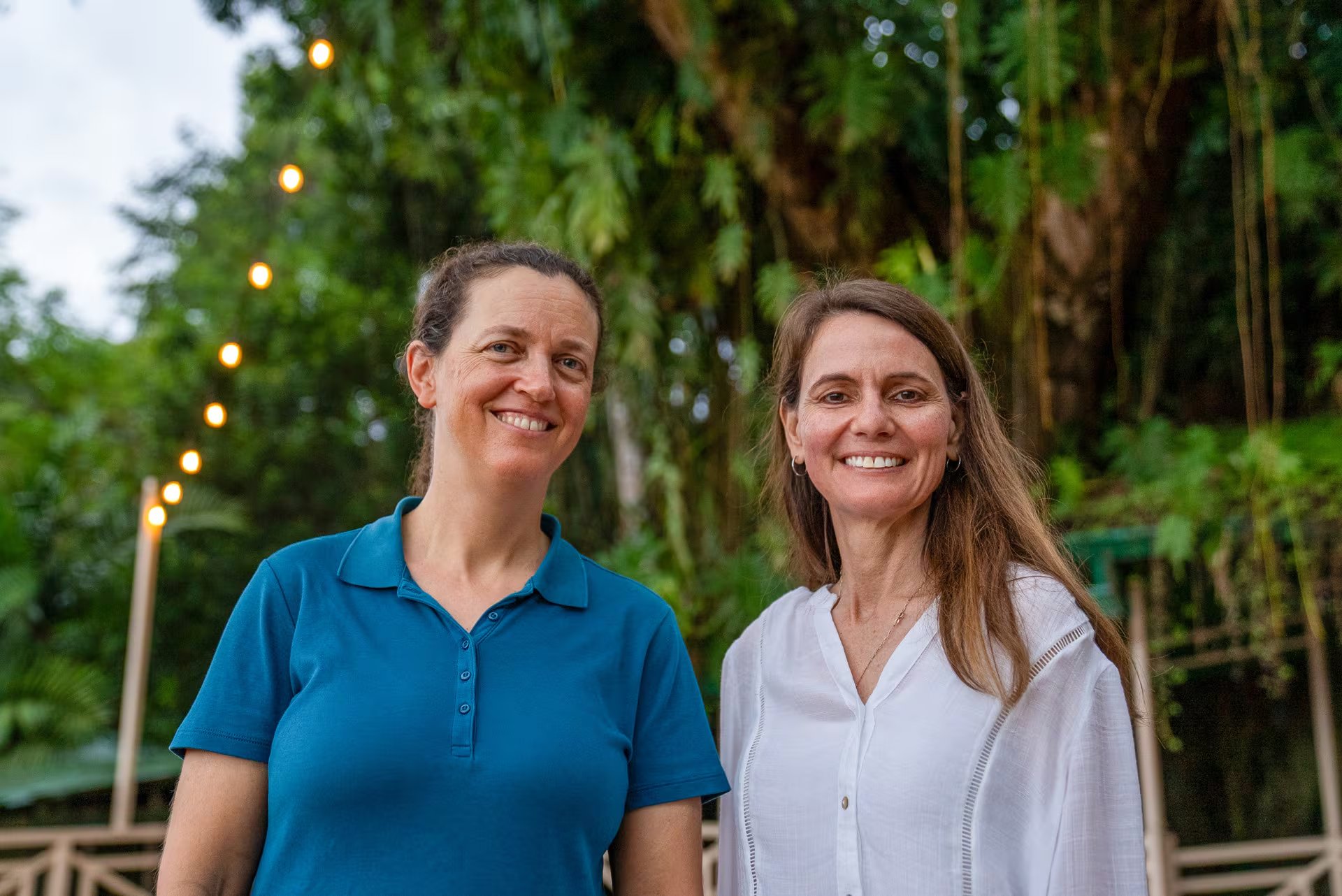 Helene Muller-Landau, investigadora del STRI, y Erika Podest, científica panameña del JPL de la NASA, lideran parte del trabajo científico del proyecto AVUELO en Panamá. Crédito: Ana Endara-STRI