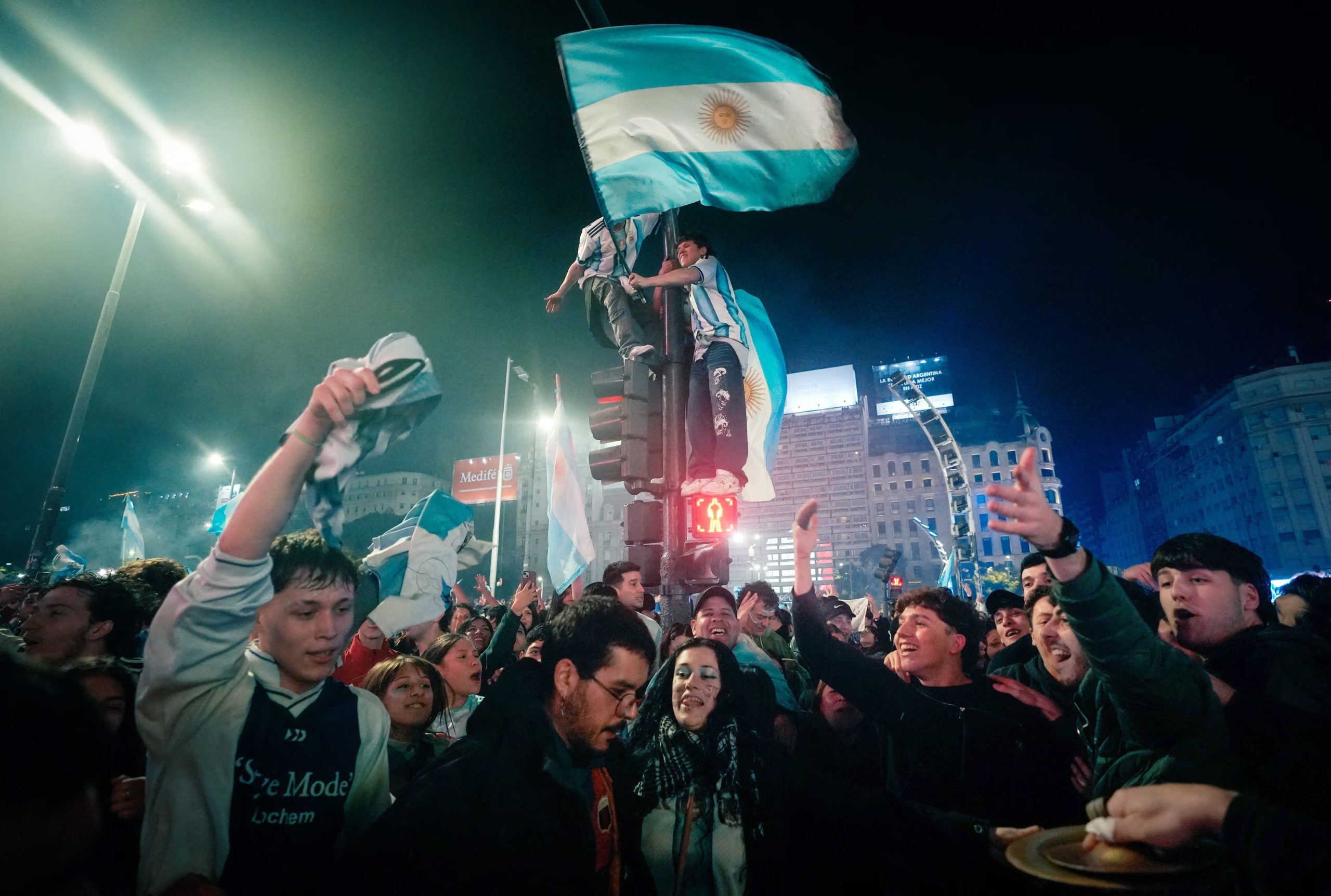 Antes del inicio de Argentina vs Inglaterra, Telefe marcaba 30,5 puntos de rating y TyC Sports llegaba a 11,0, según datos de Ibope (REUTERS/Mariana Nedelcu)
