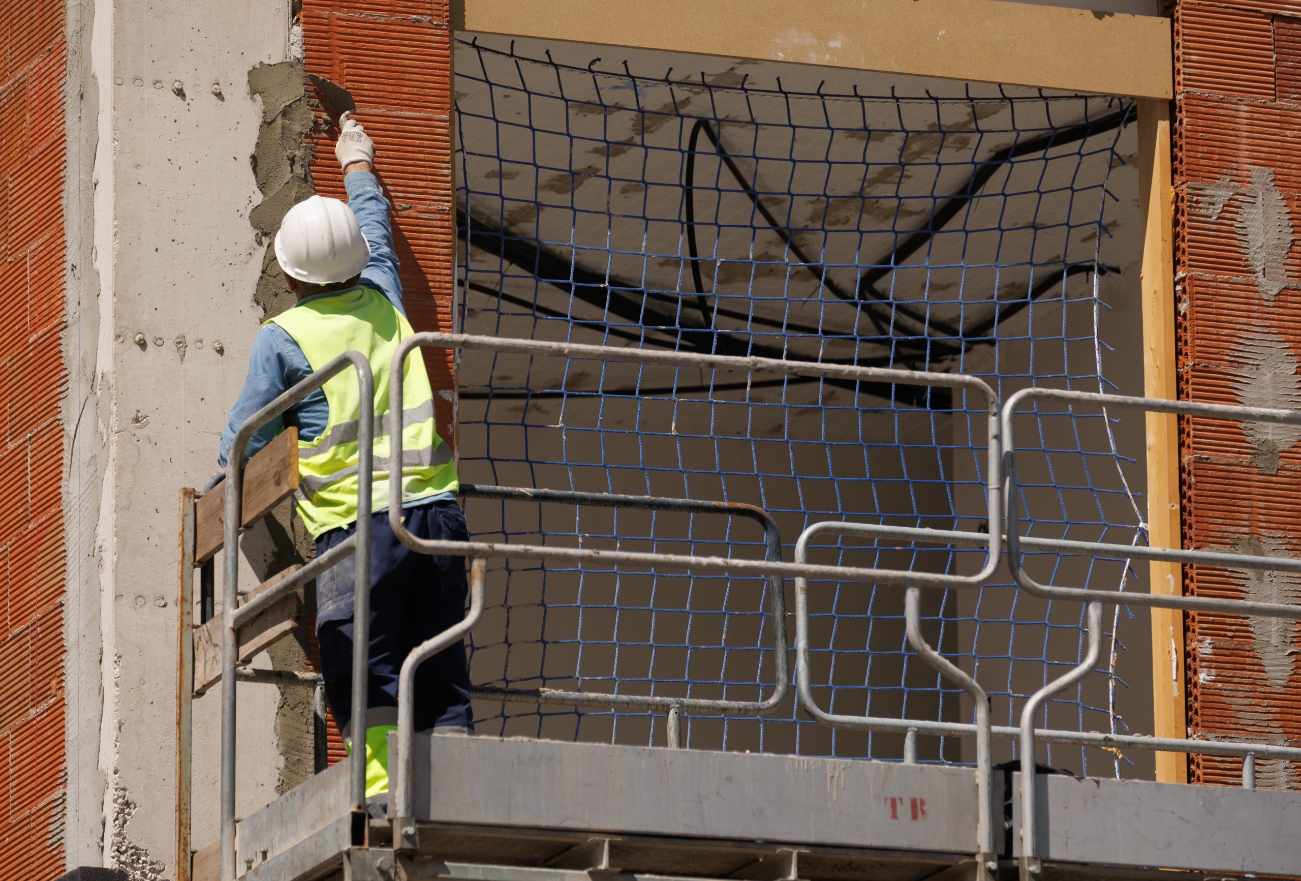 Un obrero en una obra en Madrid. (Eduardo Parra / Europa Press)
