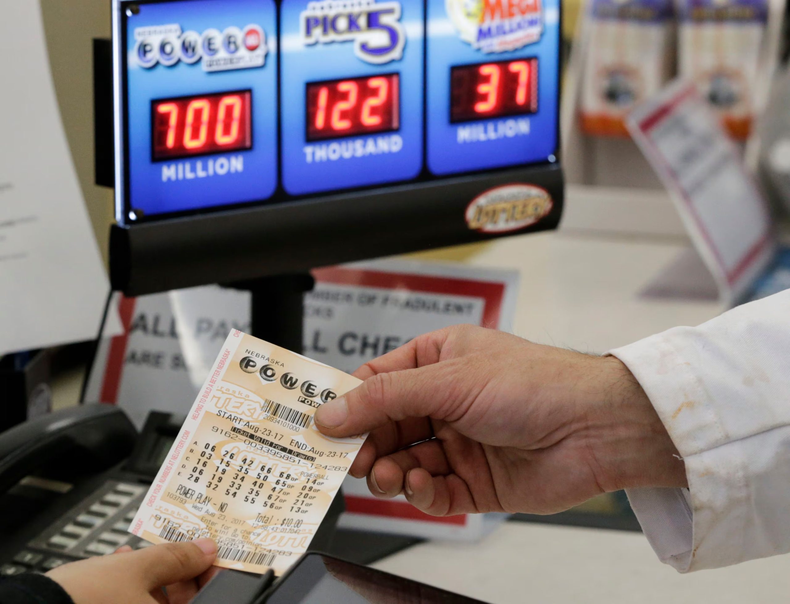 
No tienes que ser residente de EEUU para participar en Powerball
(AP)