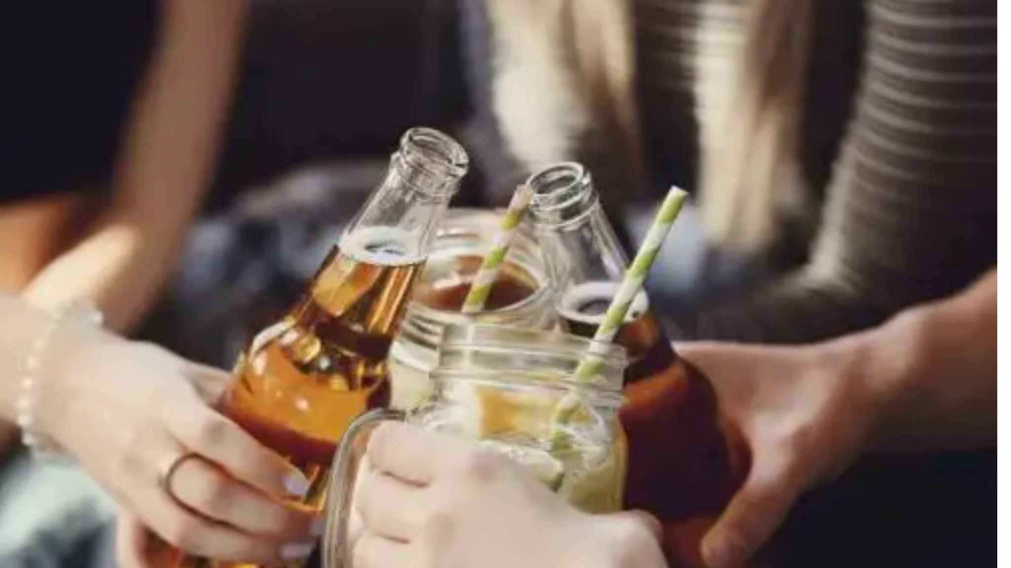 Autoridades sanitarias enfatizan el peligro que representa una tendencia digital para los jóvenes, quienes pueden sufrir complicaciones severas tras combinar medicamentos antigripales con bebidas alcohólicas| Andina