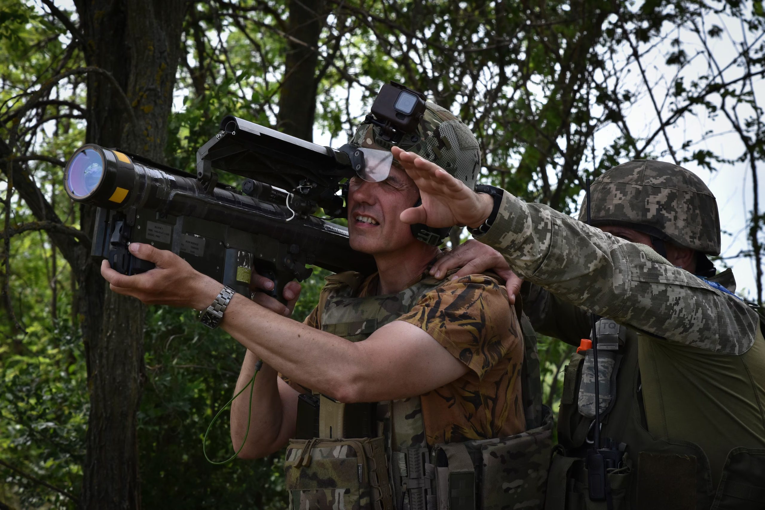 Soldados rusos recibieron en Beijing un curso de tres semanas sobre protección radiológica, química y biológica en una base militar china. (AP/ARCHIVO)