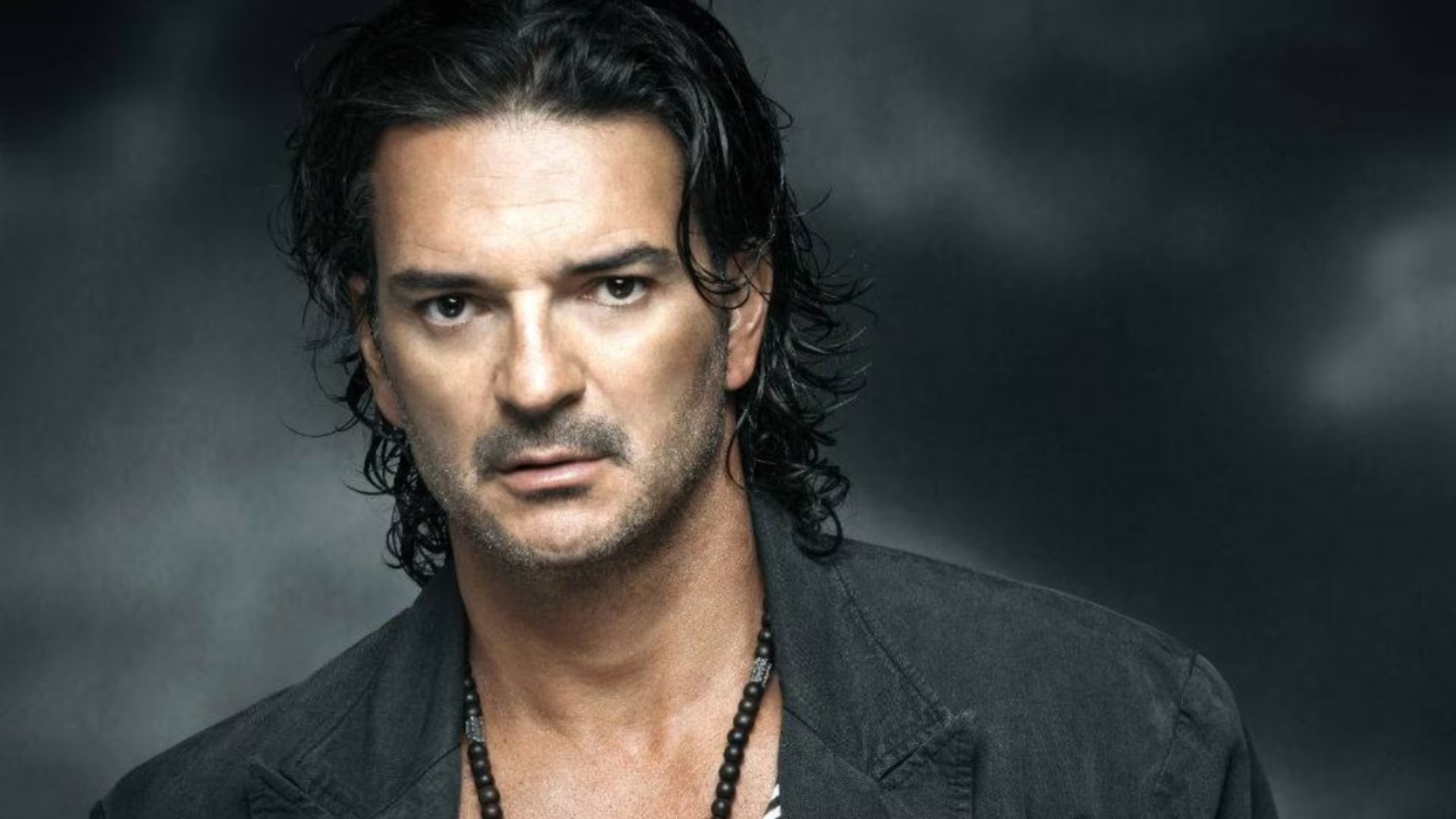 El repertorio de Ricardo Arjona en esta gira combina éxitos como 