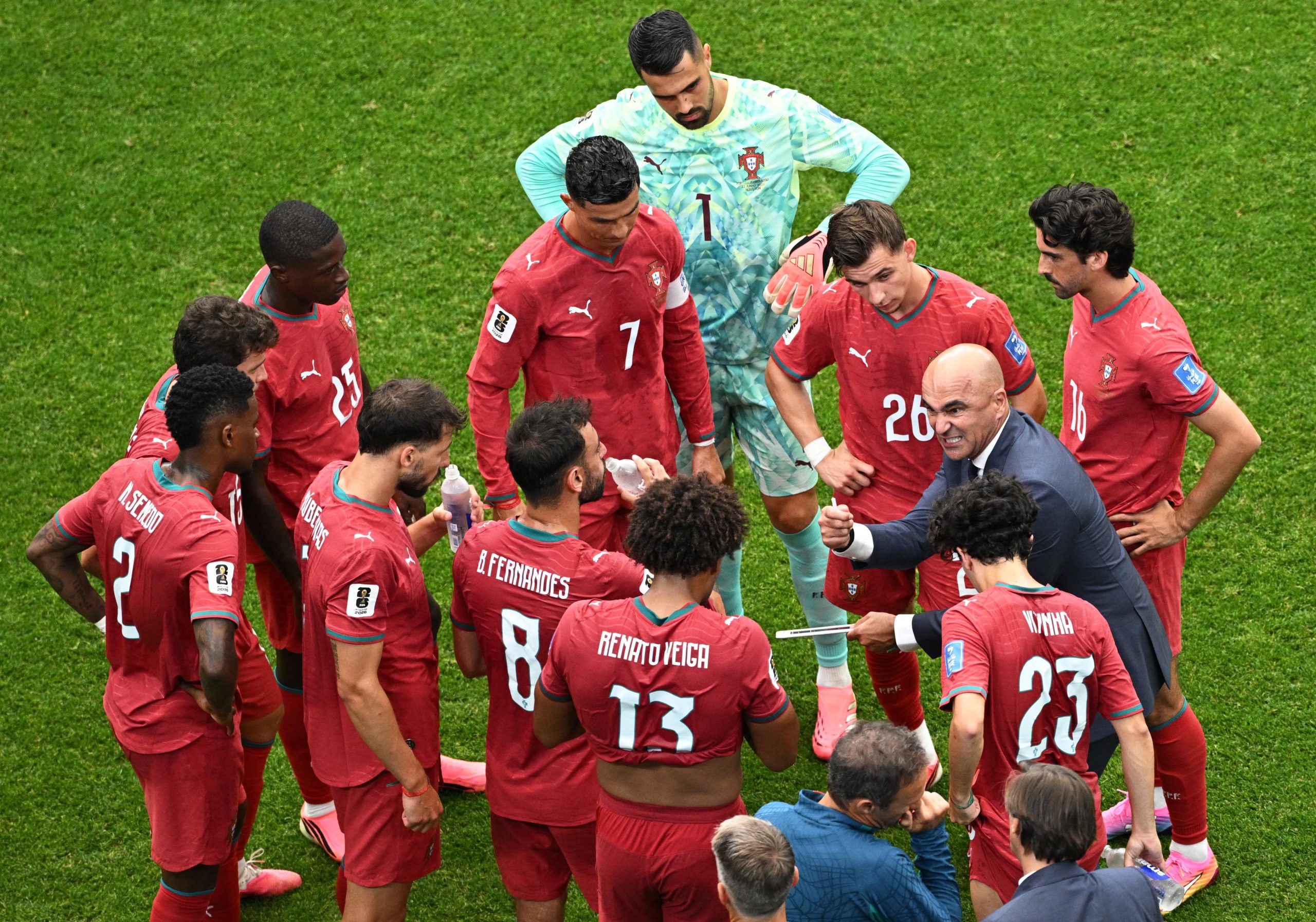 Soccer Football - FIFA World Cup 2026 - Group K - Portugal v Uzbekistan - Houston Stadium, Houston, Texas, U.S. - June 23, 2026 Portugal coach Roberto Martinez gives instructions to his players during a hydration break REUTERS/Annegret Hilse