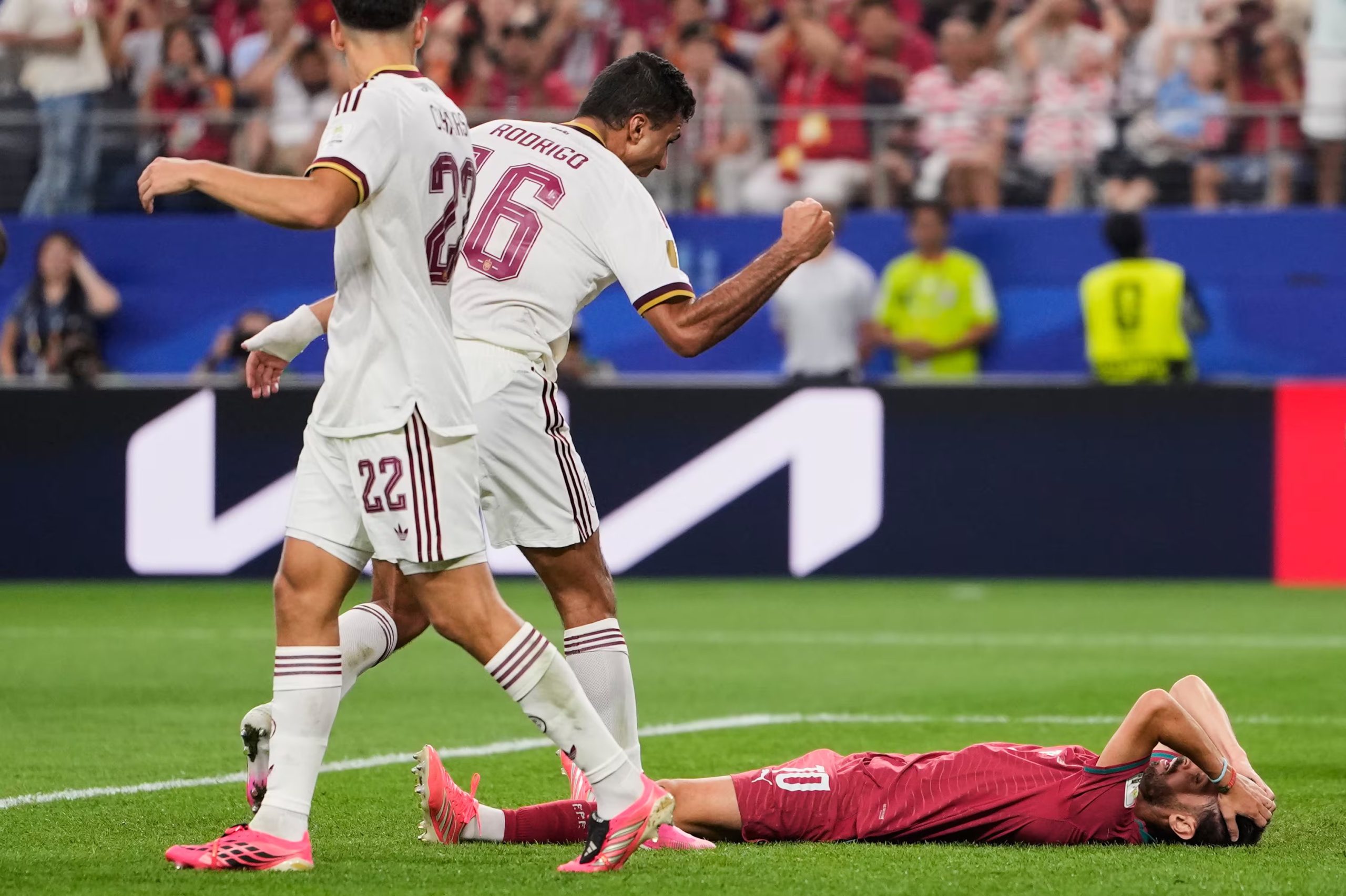 Rodri celebra el fallo de Bernardo Silva. (AP Foto/Tony Gutiérrez)