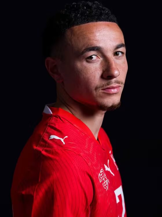 Rubén Vargas, el futbolista que brilla en las ligas europeas pero que jamás olvida sus raíces en