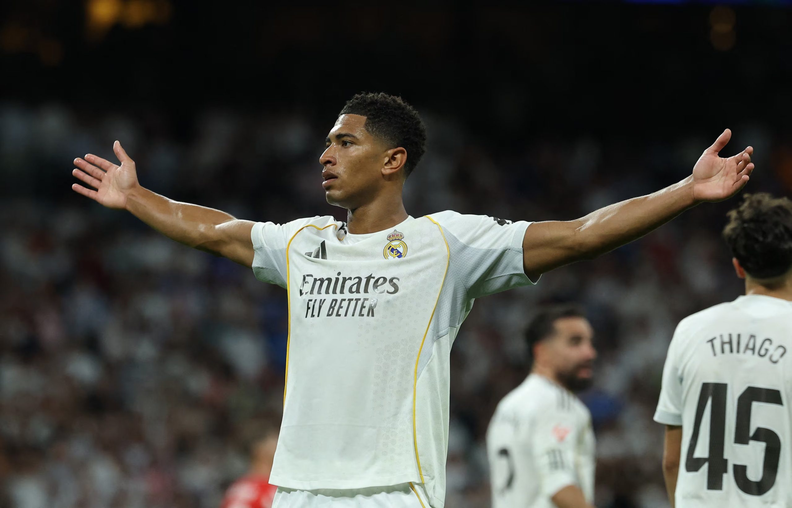 Jude Bellingham, del Real Madrid, encabeza a los Tres Leones con 130 millones de euros, una brecha individual de 112 millones contra Santiago Giménez. REUTERS/Kacper Pempel