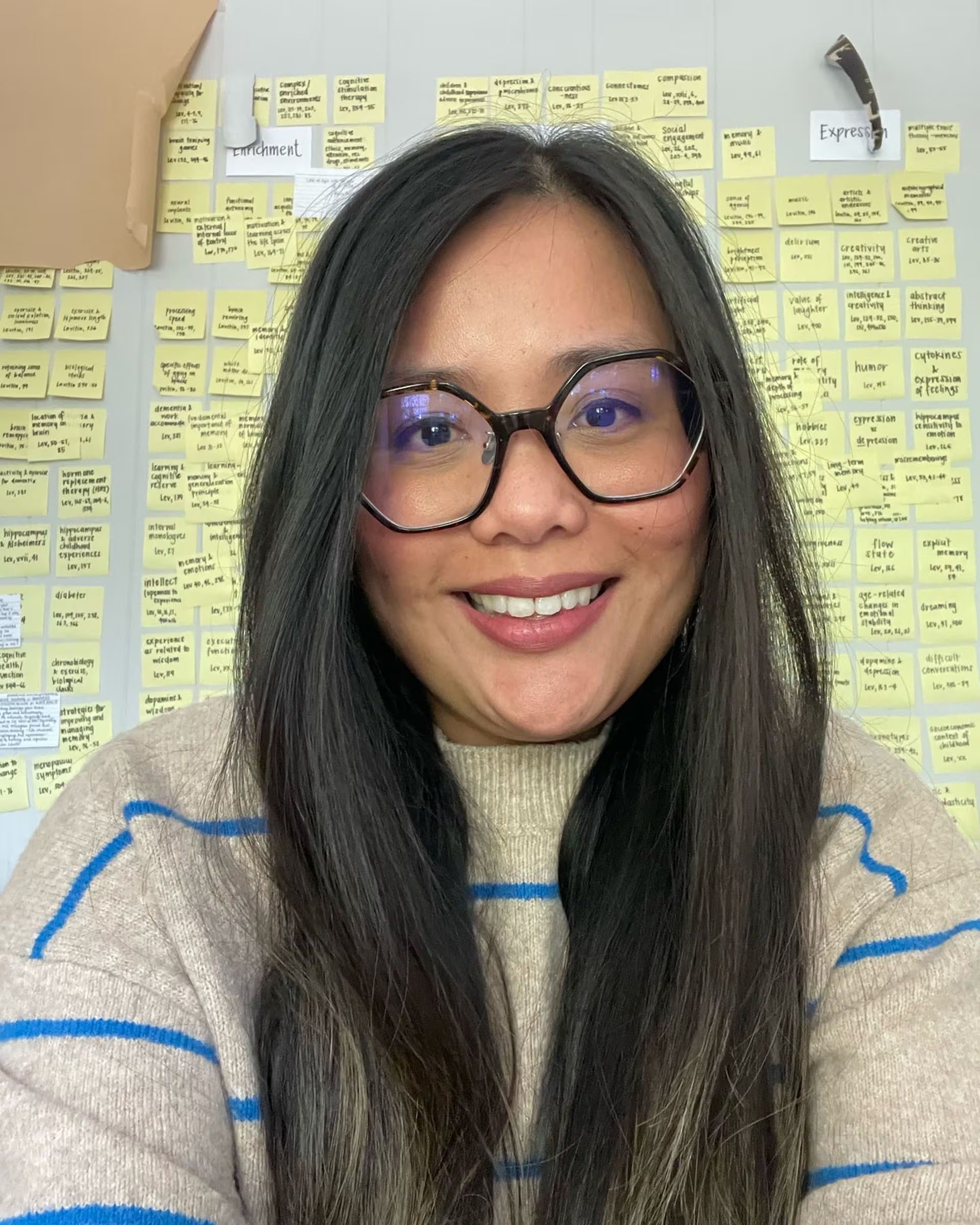 La rotura del aneurisma cerebral alteró la memoria a corto plazo de Cinelle Barnes y modificó su percepción del tiempo y el espacio (Instagram / @cinellebarnesbooks)