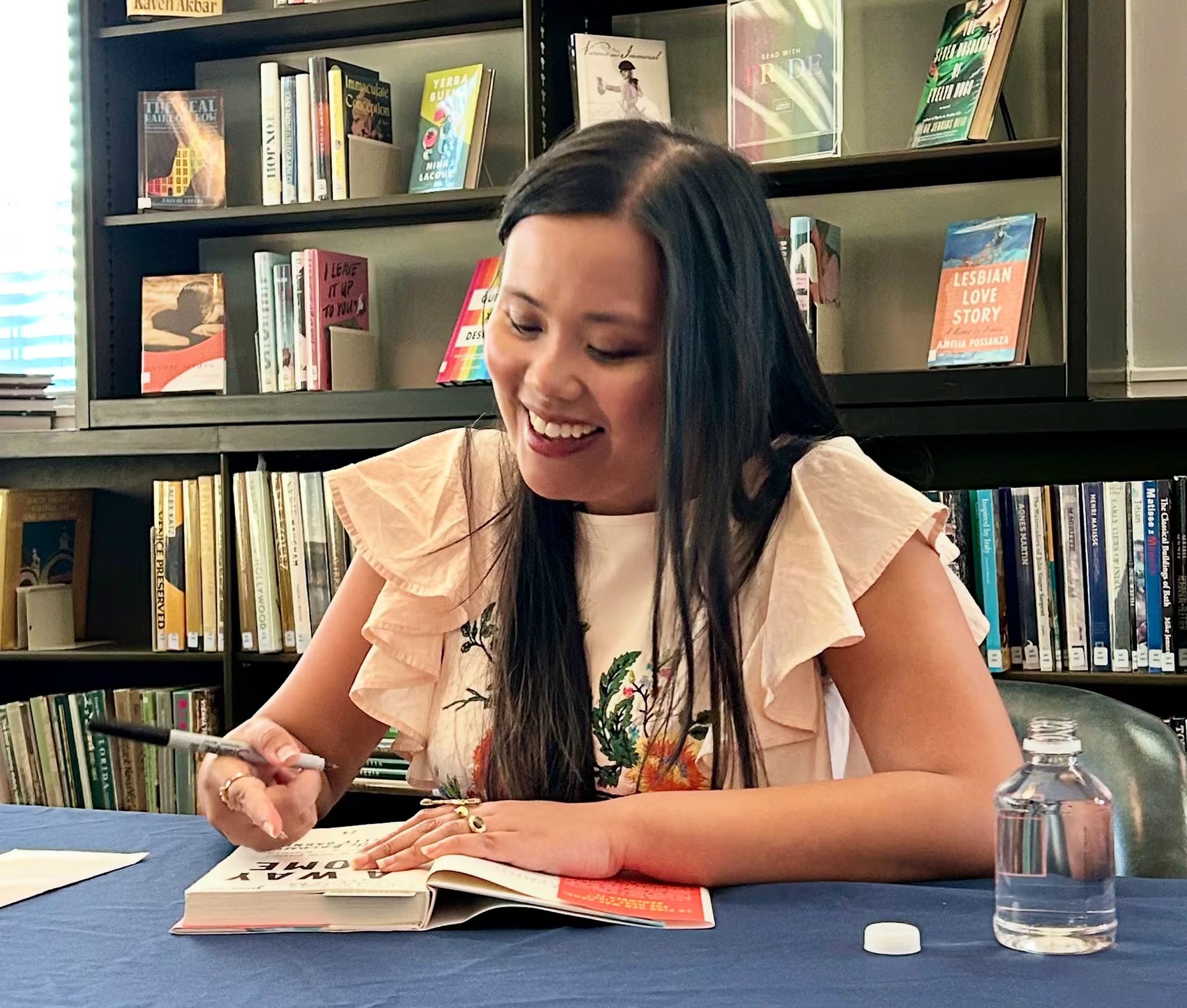 Cinelle Barnes realizó rehabilitación cognitiva y neurofisioterapia durante un año para reconstruir su vida después del aneurisma cerebral (Instagram / @cinellebarnesbooks)