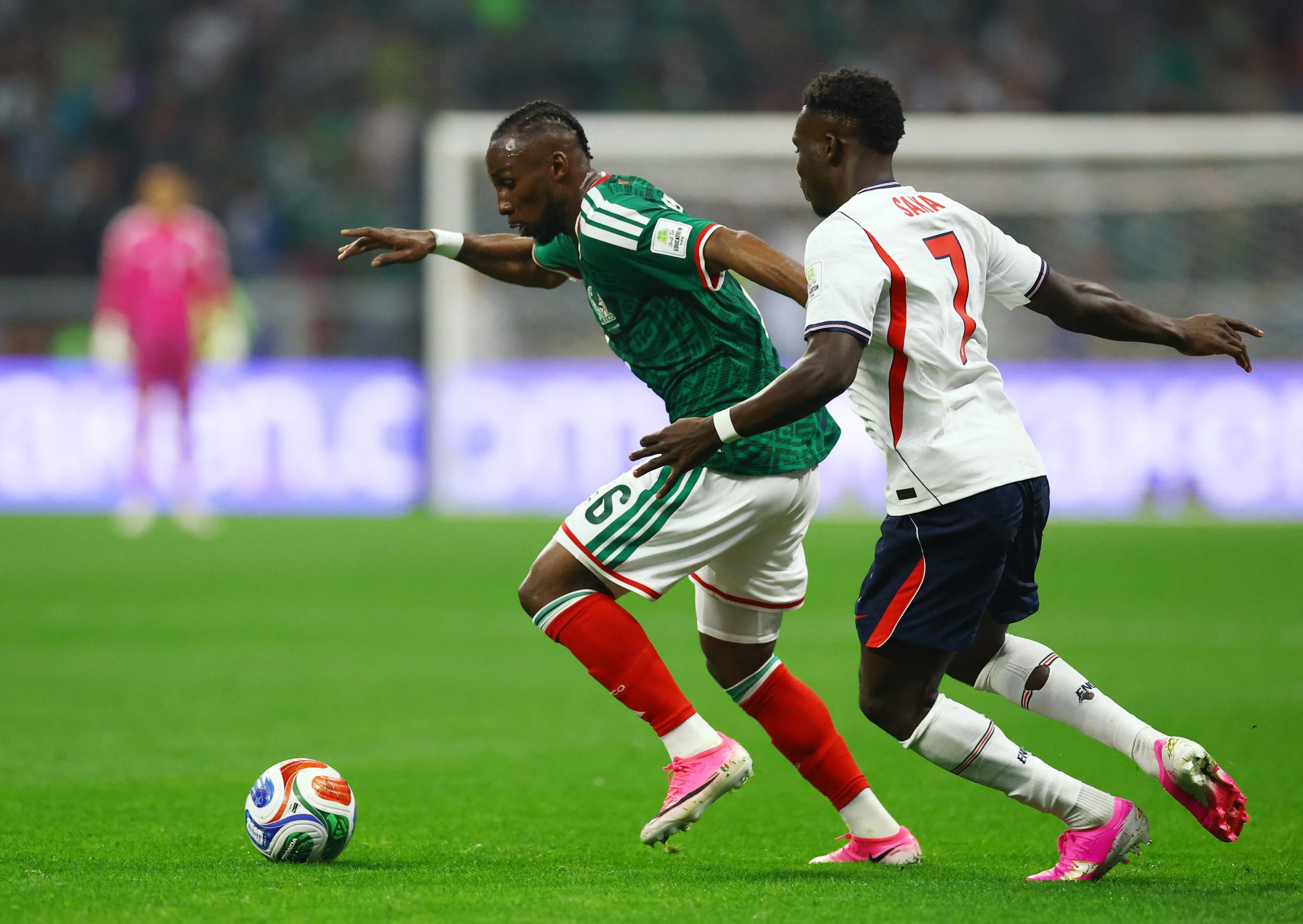 El ambiente que puso la afición mexicana no fue suficiente para alcanzar la siguiente ronda. (REUTERS/Daniel Becerril)
